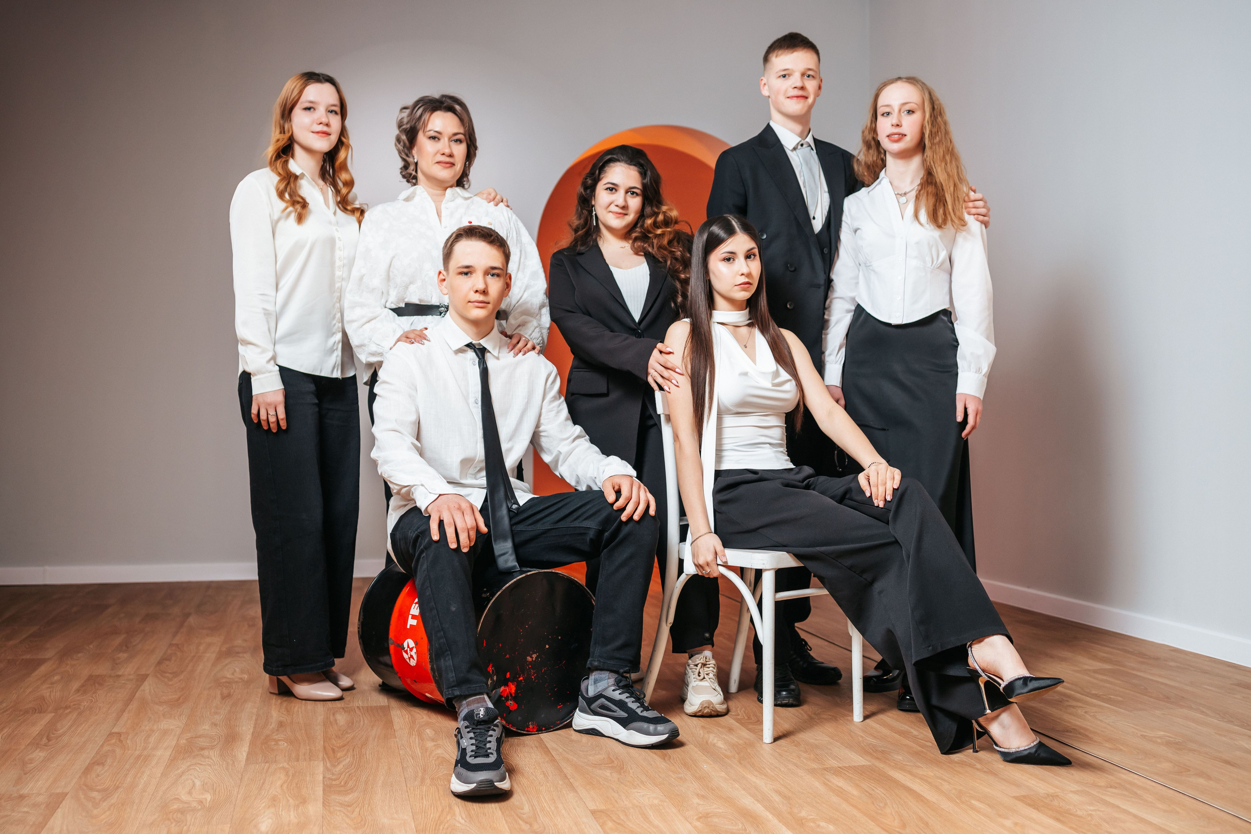 Студия школьной фотографии. Фотостудия выпускных альбомов в Твери. Студия школьной фотографии в Твери. Выпускные альбомы в Твери