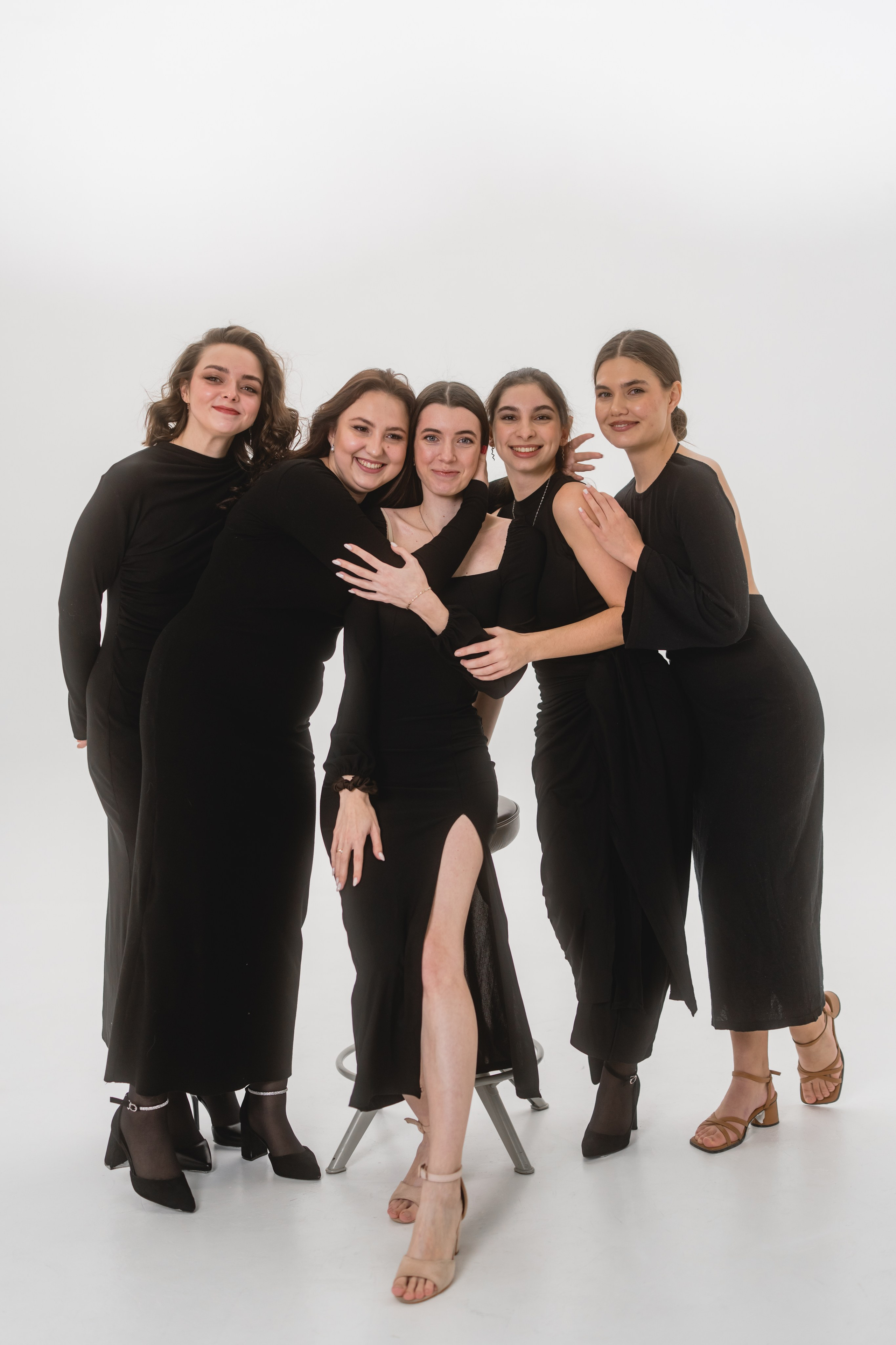 Студийная групповая фотосессия. Свадебный и индивидуальный фотограф Аля Мамакова