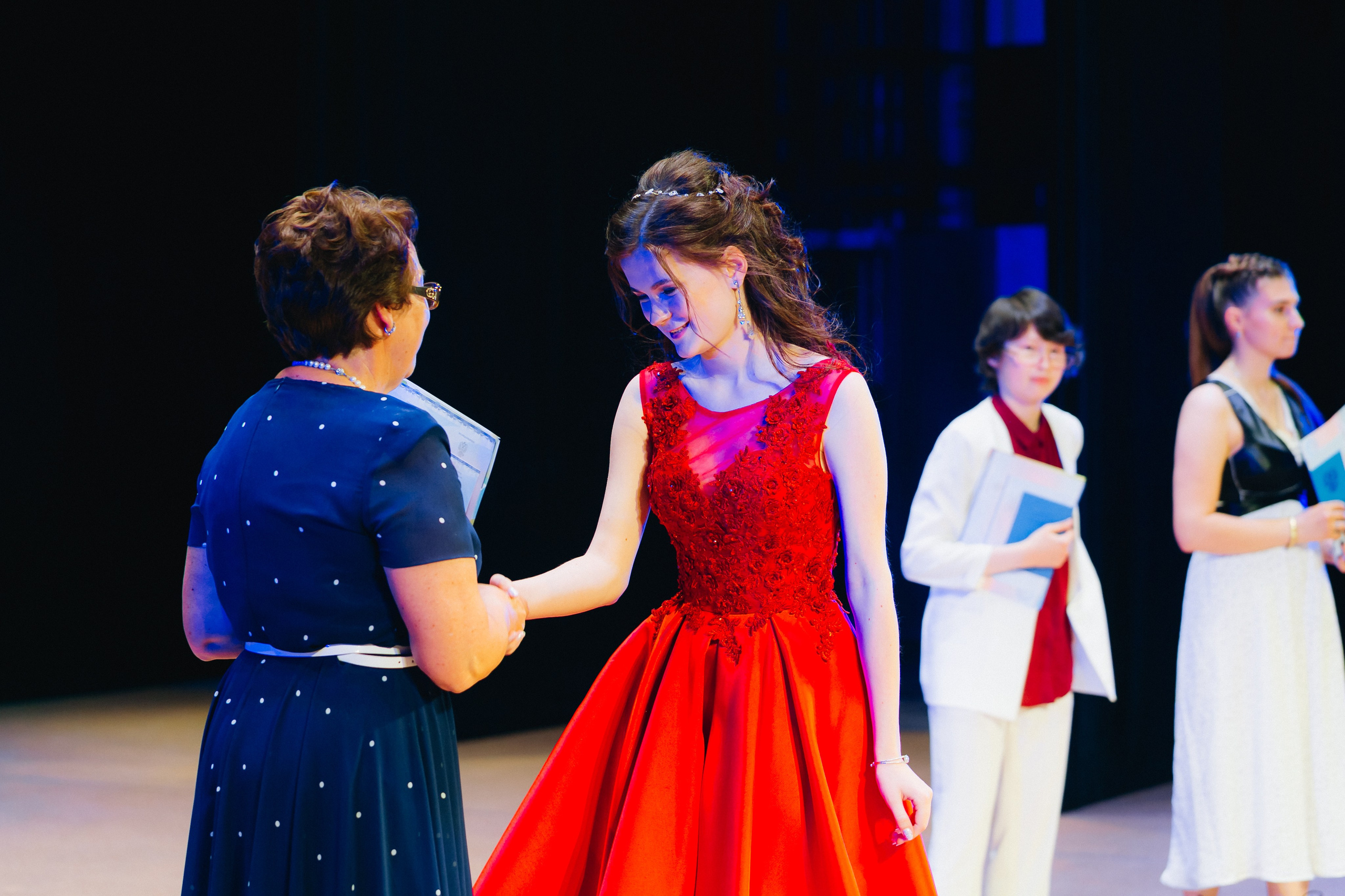 Вручение аттестатов 14 Гимназия. Свадебный и семейный фотограф в Улан-Удэ