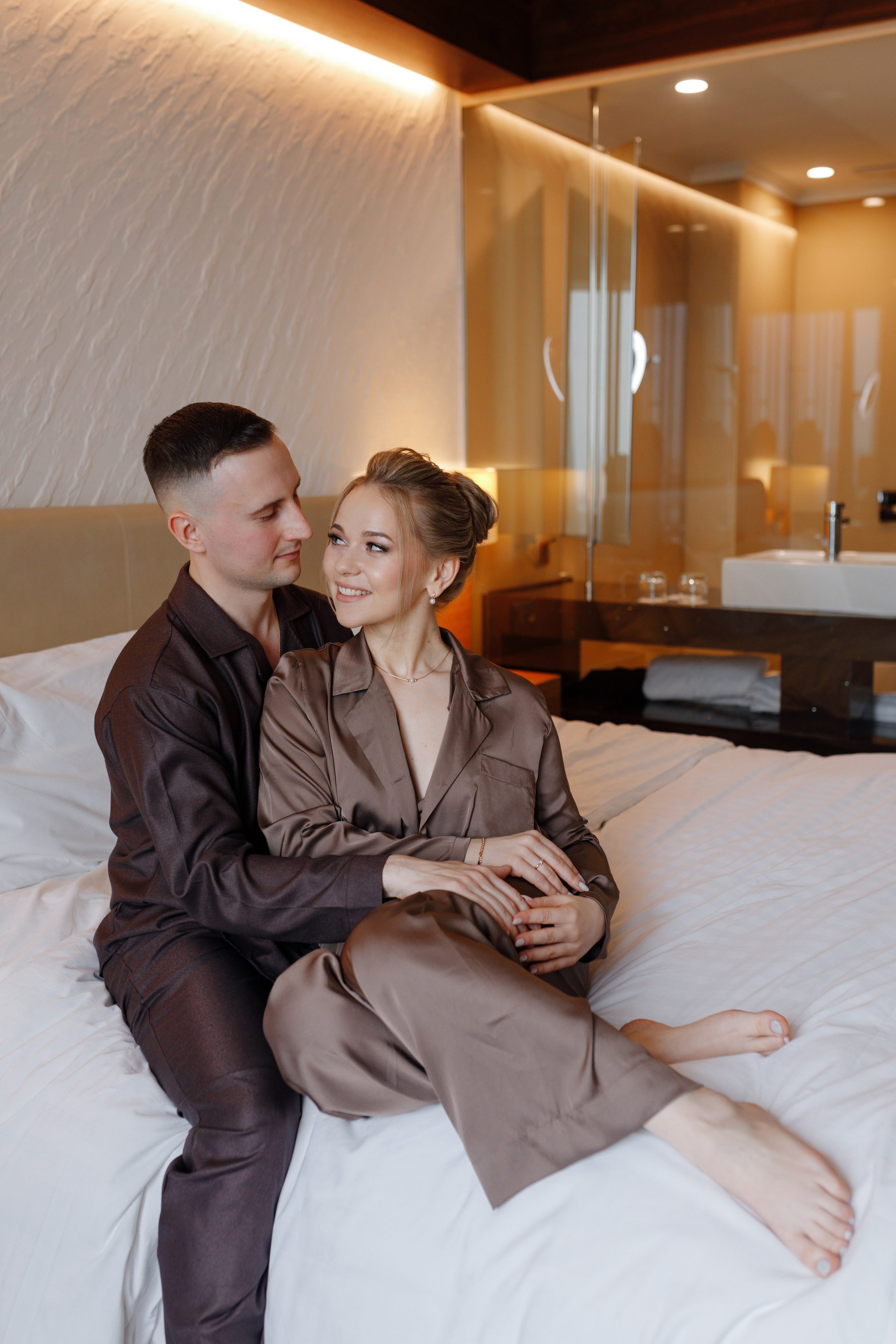 Апрельская история. Главная