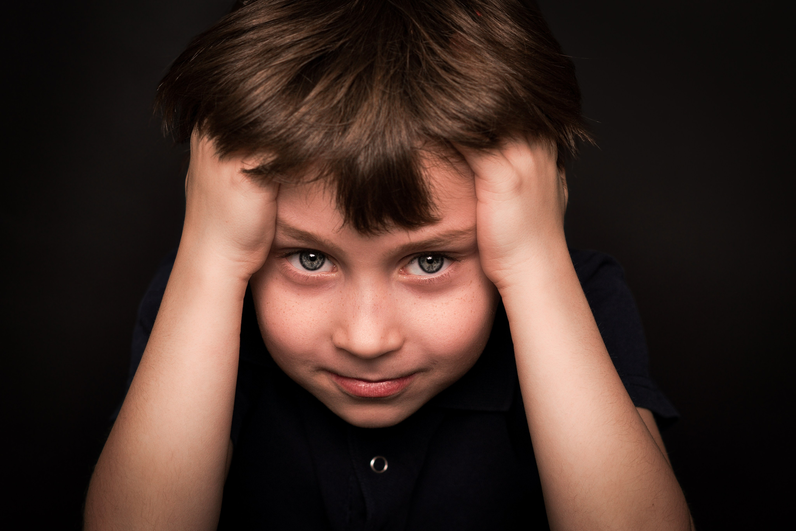 Детский сад, портреты на чёрном фоне. Фотограф Шунова Саша