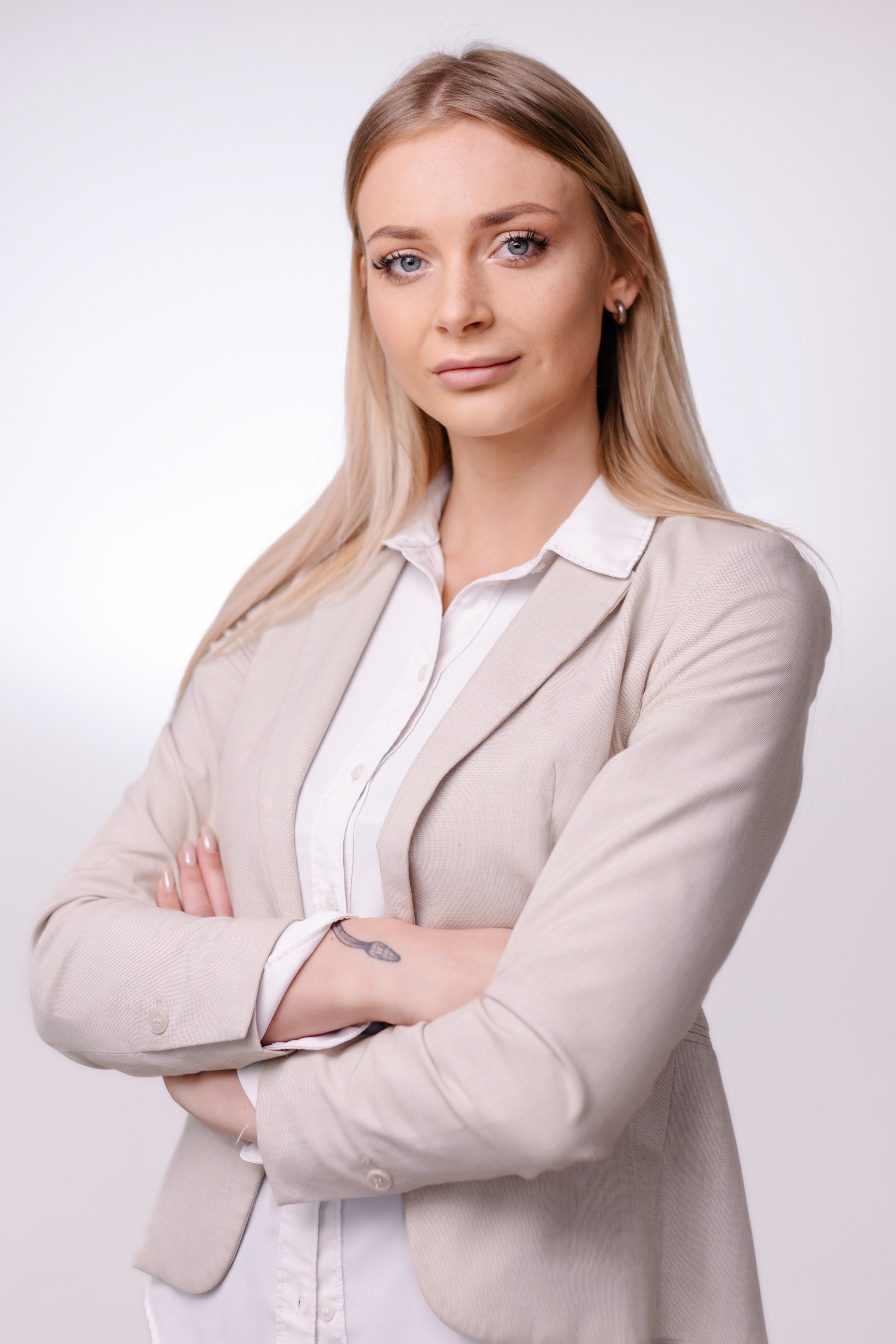 Professionelle Fotos für Bewerbung, LinkedIn und berufliche Profile. Fotografin in München Dasha Antipina