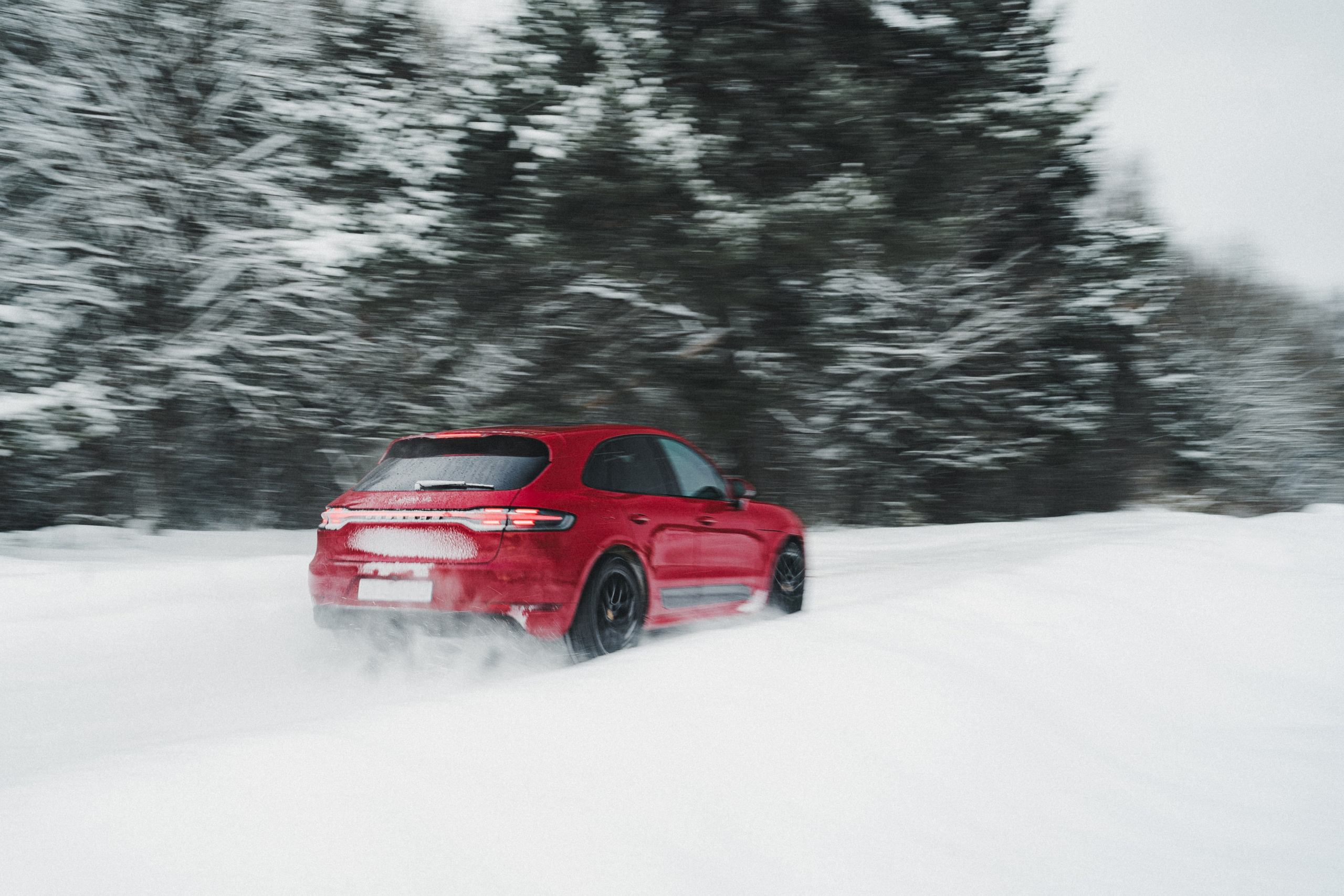 Автомобильная фотосессия Porsche Macan GTS. Фотограф Илья К. в Москве