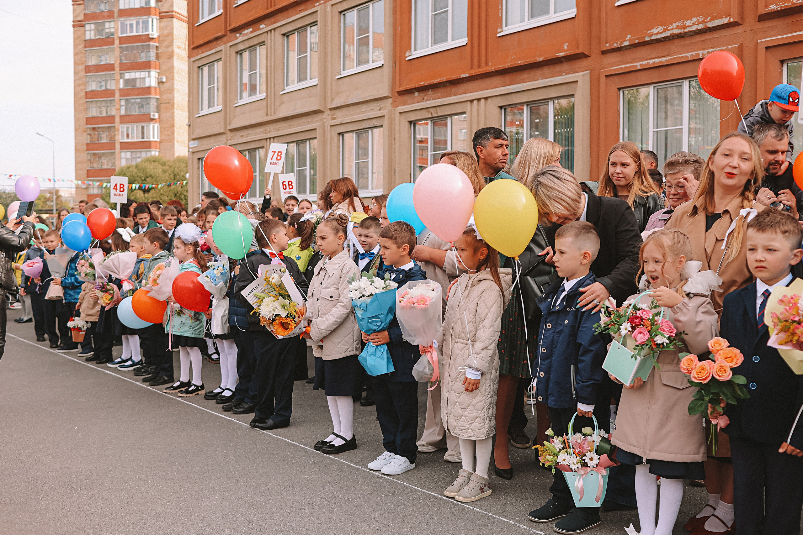 1 сентября линейка+кл час+портреты. Семейный фотограф Тюмень, фотограф на роды Салмина Мария