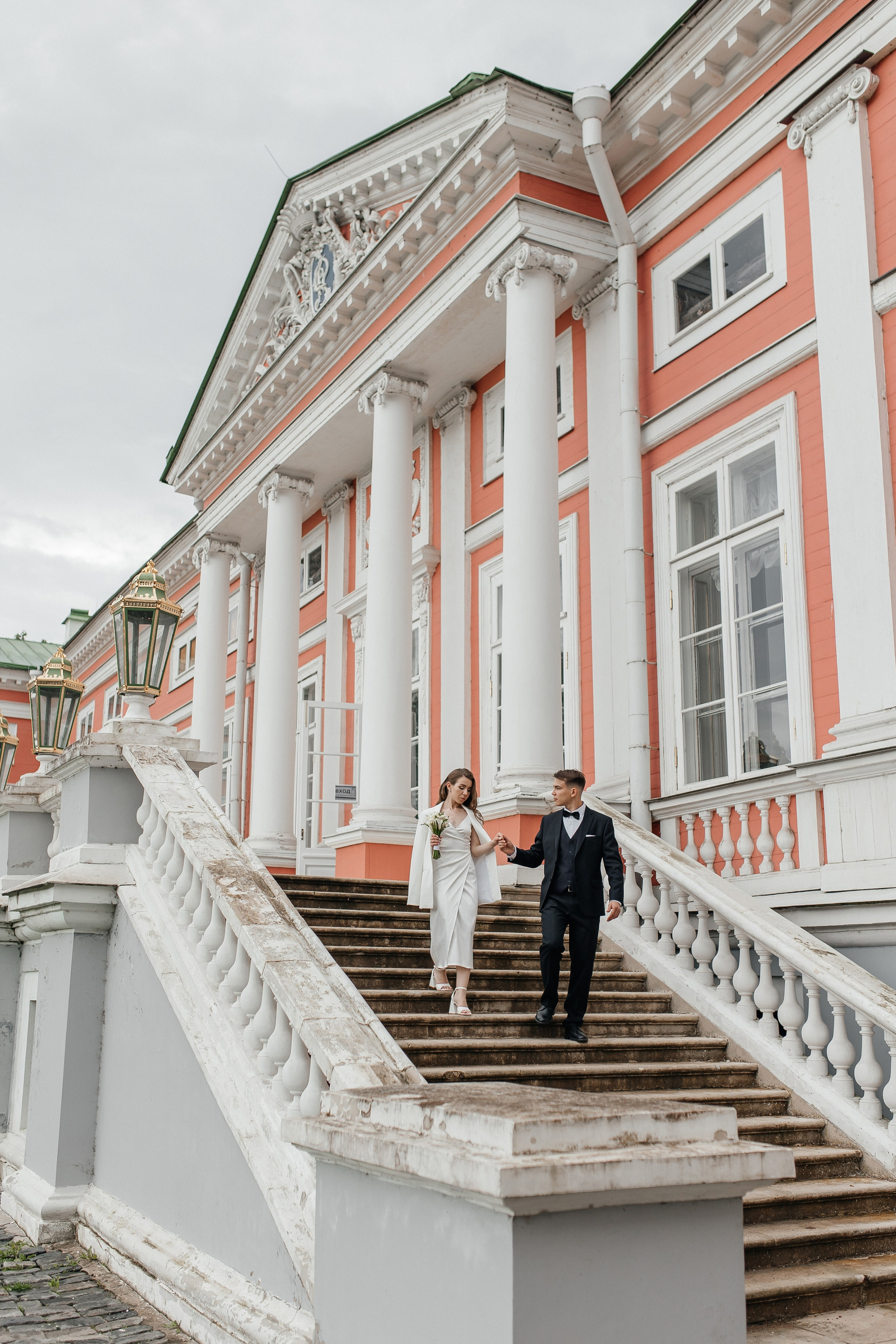 Свадебная фотосессия в усадьбе Кусково. Свадебный фотограф в Москве Дарья Олендарёва