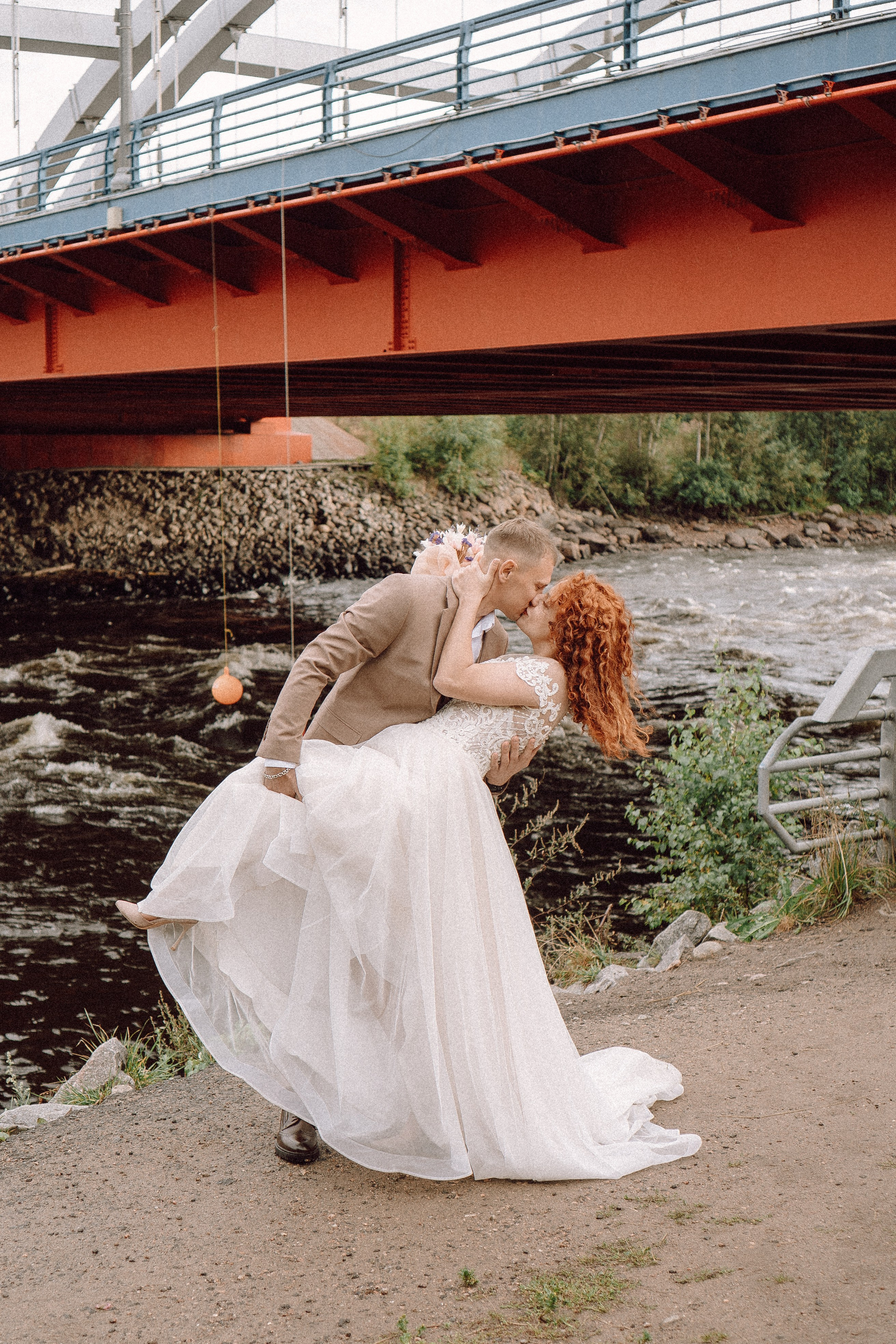 СВАДЕБНАЯ ФОТОСЕССИИЯ ПАРЫ В ГОРОДЕ ПРИОЗЕРСК В СОСНОВОМ ЛЕСУ И С ПИКАПОМ. Профессиональный фотограф, Санкт-Петербург — Виктория Богомолова