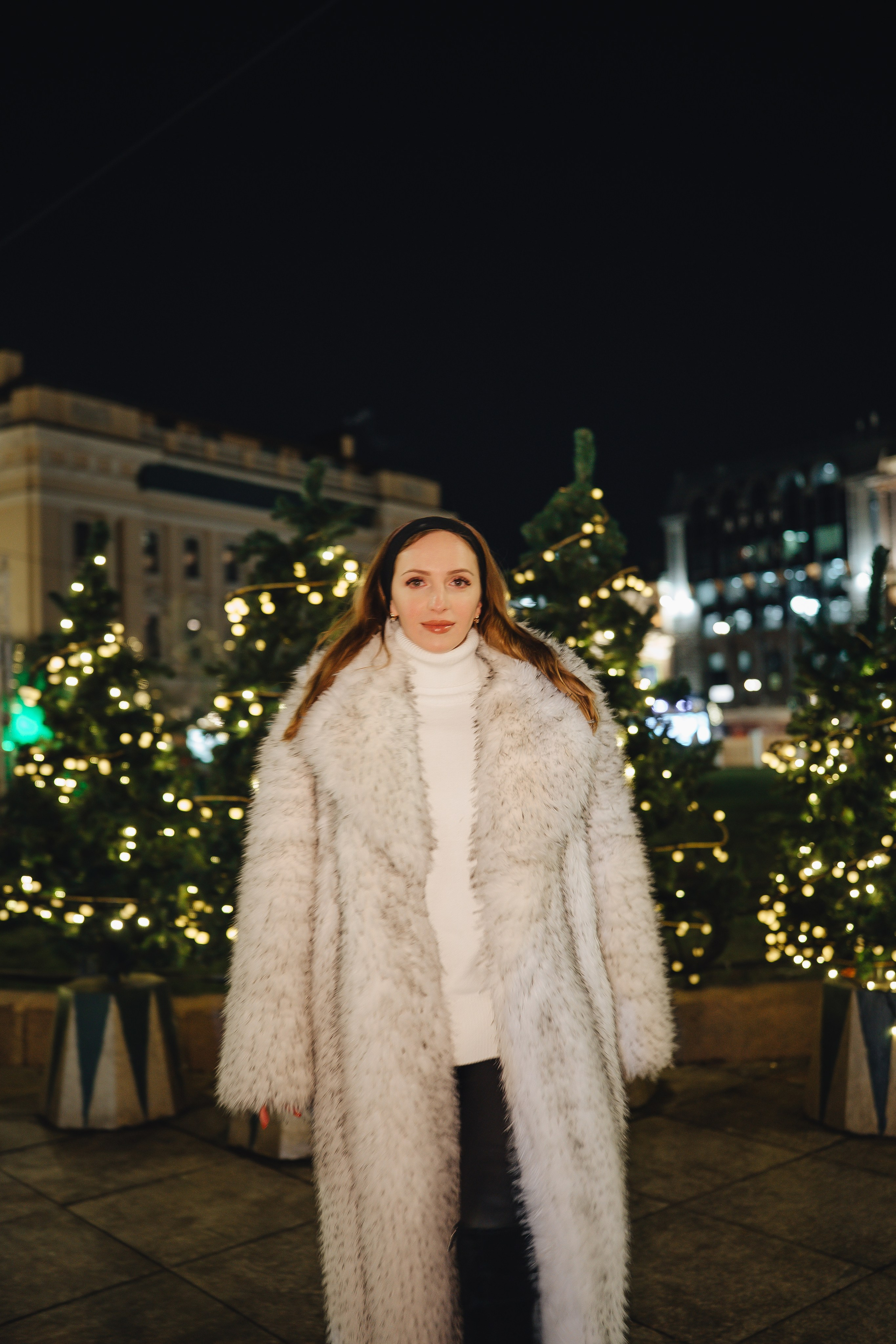ПРОГУЛКА НА МАНЕЖНОЙ ПЛОЩАДИ ДЛЯ ДЕВУШКИ ПЕРЕД НОВЫМ ГОДОМ (НОВОГОДНЯЯ ФОТОСЕССИИЯ НА МАНЕЖНОЙ ПЛОЩАДИ). Профессиональный фотограф, Санкт-Петербург — Виктория Богомолова
