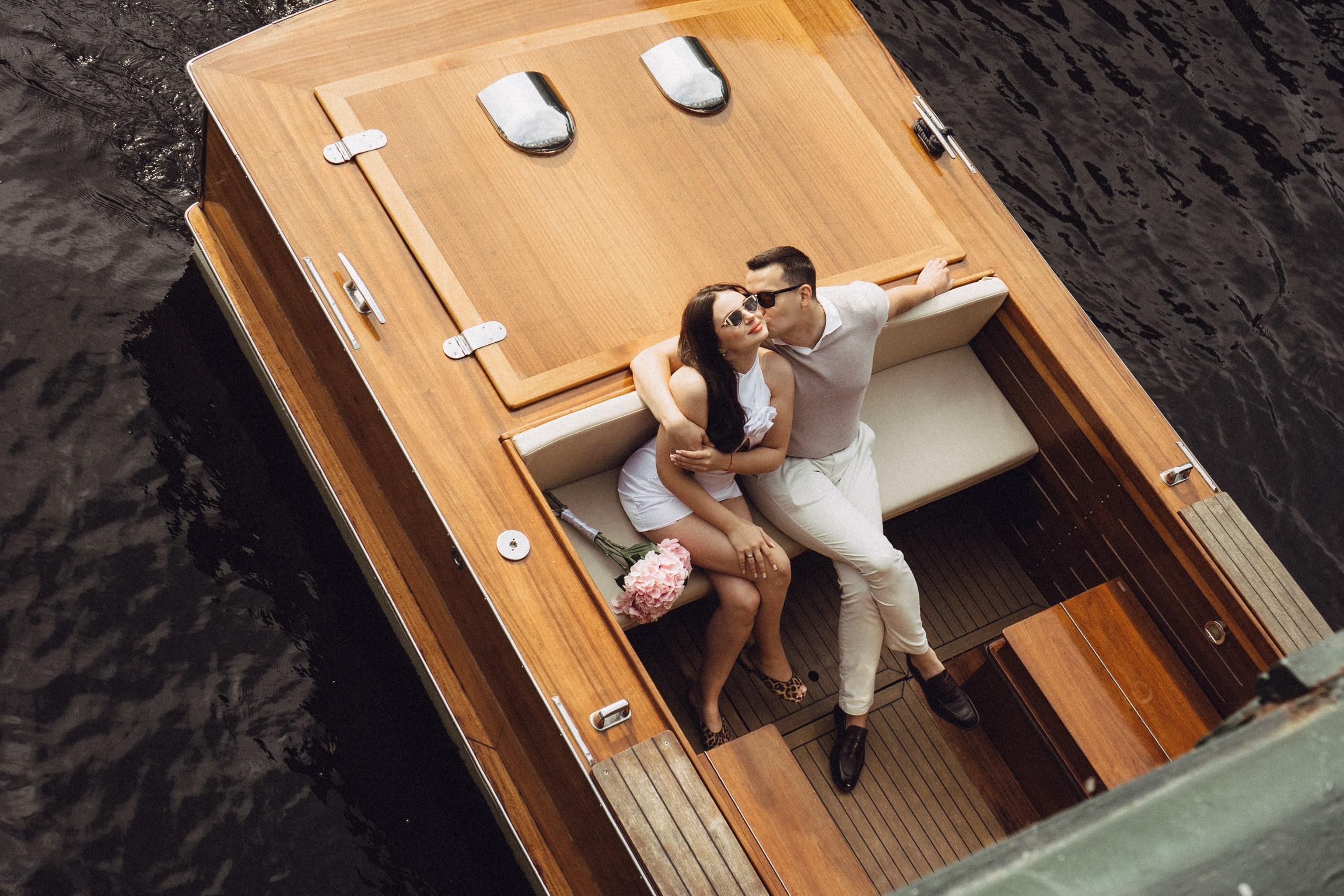 СВАДЕНБНАЯ СЬЕМКА НА КАТЕРЕ ПО КАНАЛАМ САНКТ-ПЕТЕРБУРГА И В АКВАТОРИИ НЕВЫ. Профессиональный фотограф, Санкт-Петербург — Виктория Богомолова