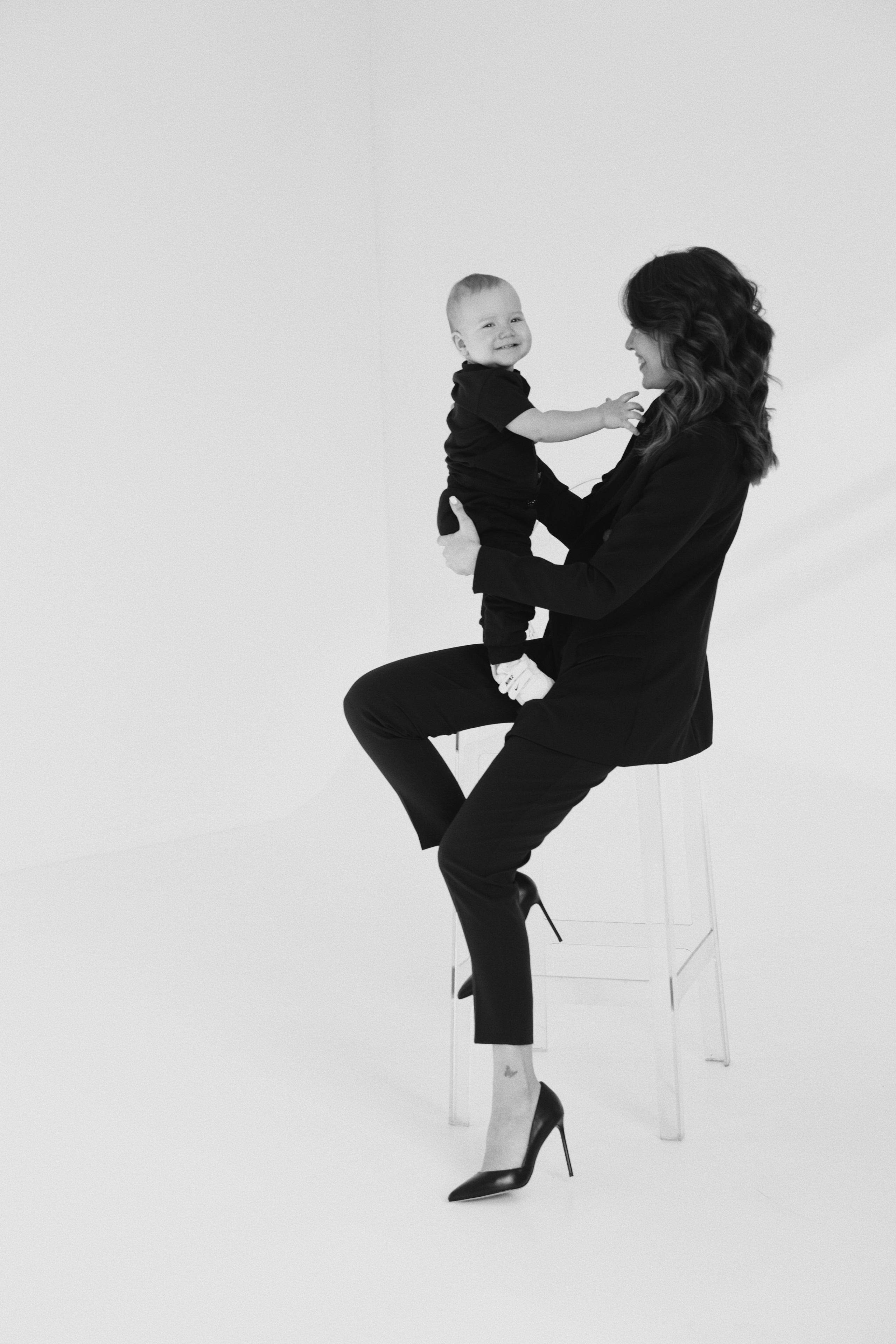 В ЧЕРНОМ. КРИСТИНА ГУСЬКОВА