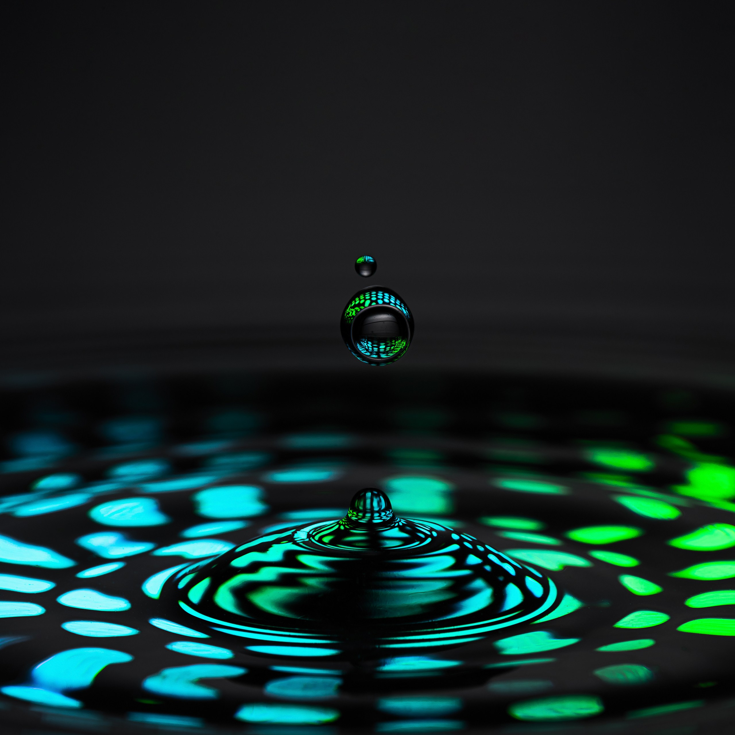 Классические формы. Скульптуры из воды Сергея Толмачева