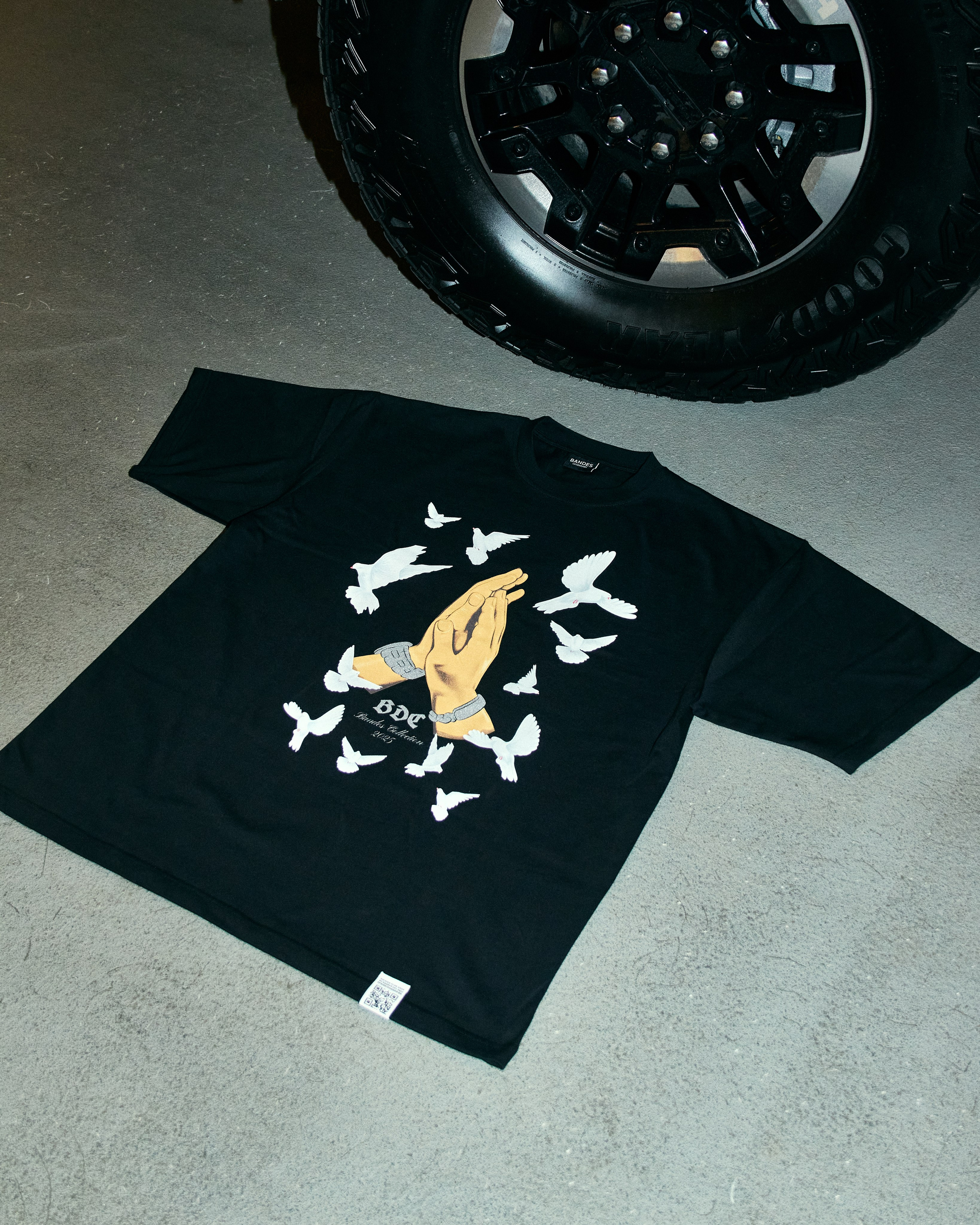 BANDES. Andrew Valmus