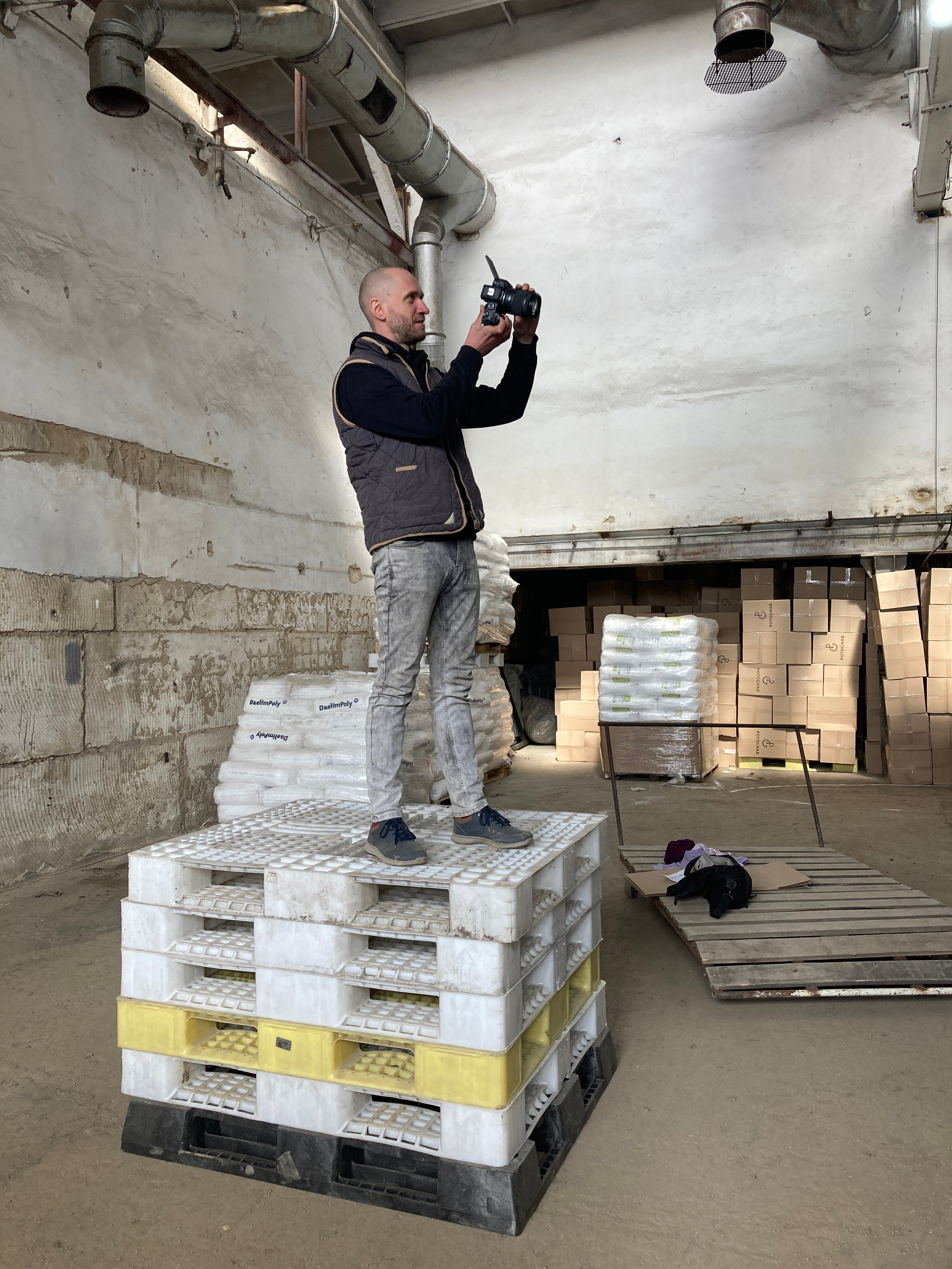 Backstage. Предметный фотограф в Симферополе Антон Катунин