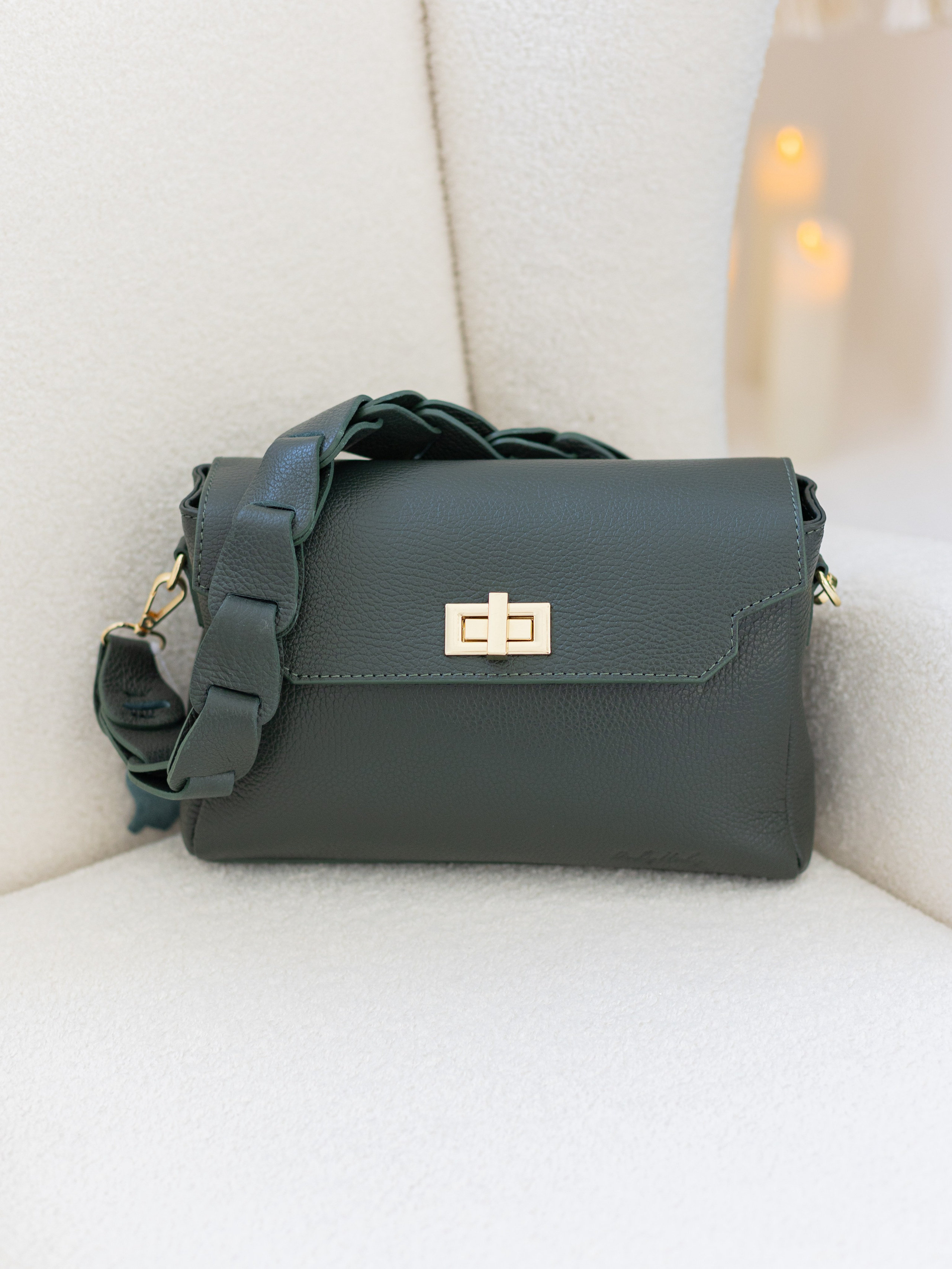 Предметная съёмка сумок для маркетплейсов. Предметный фотограф в Симферополе Антон Катунин