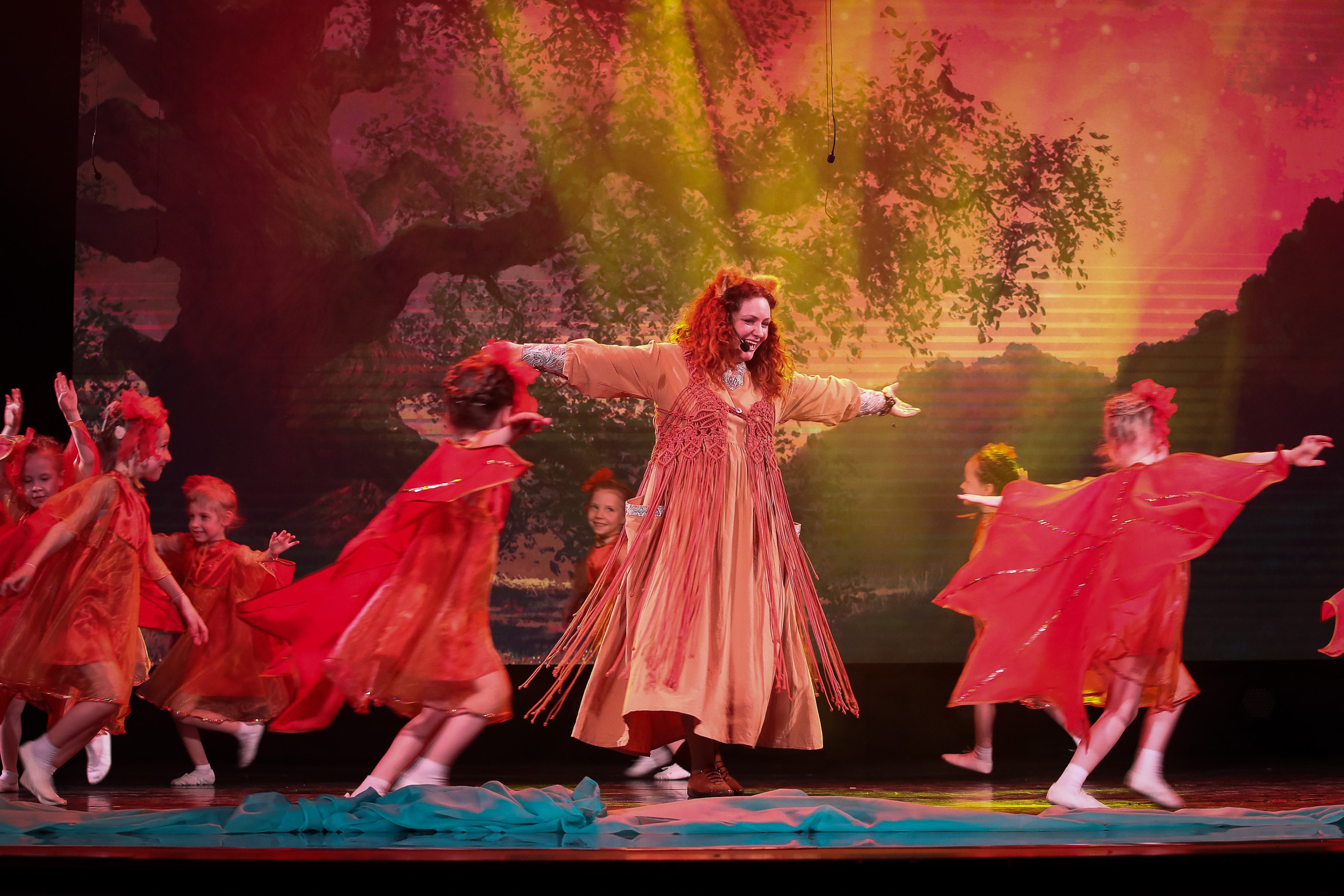 Спектакль «Счастье у звёздной реки». Художник по свету Максим Сергачев