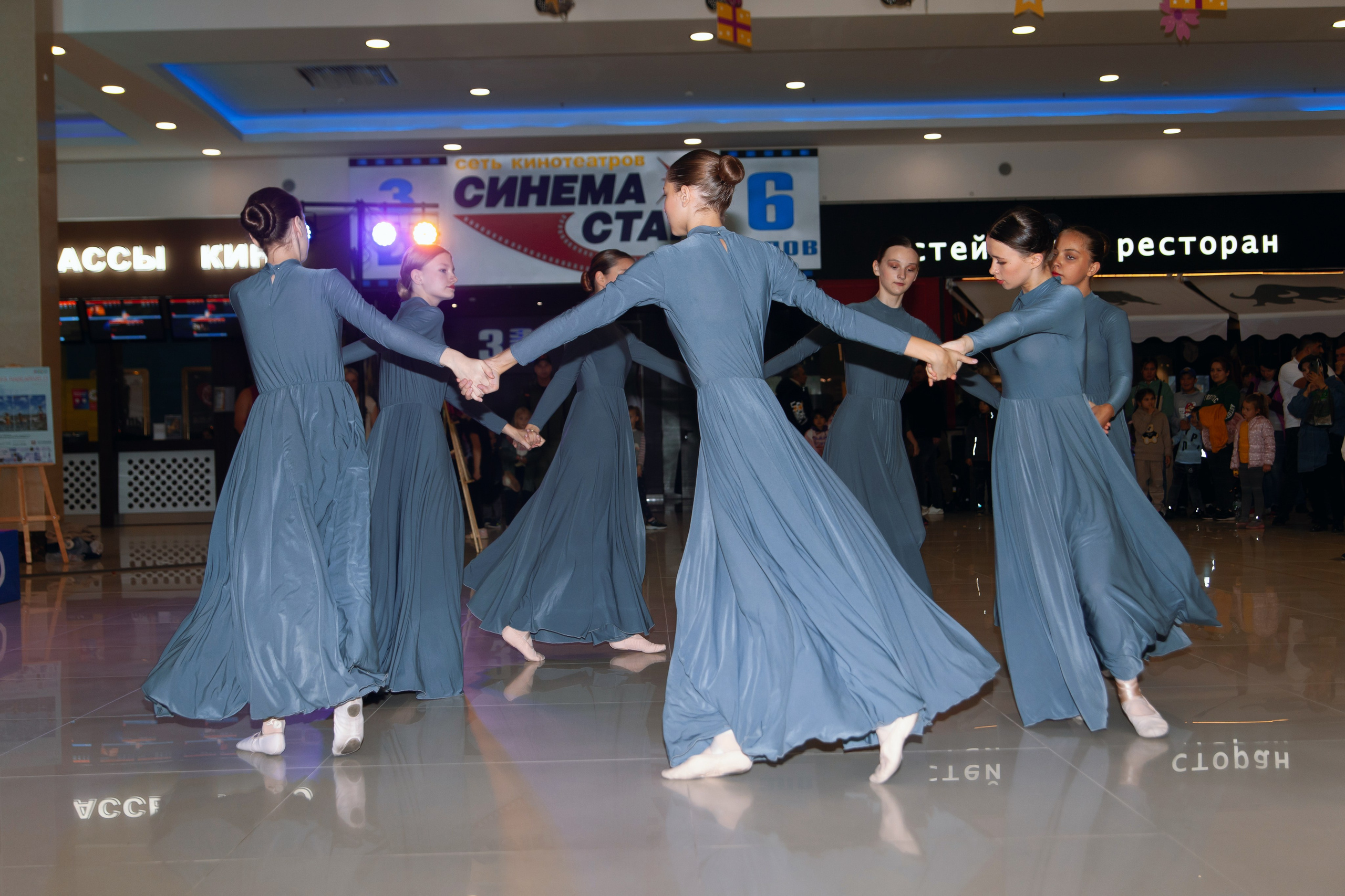 ТЦ РИО. Показ коллекций российских дизайнеров. Портретный фотограф в СПб Ирина Маринина