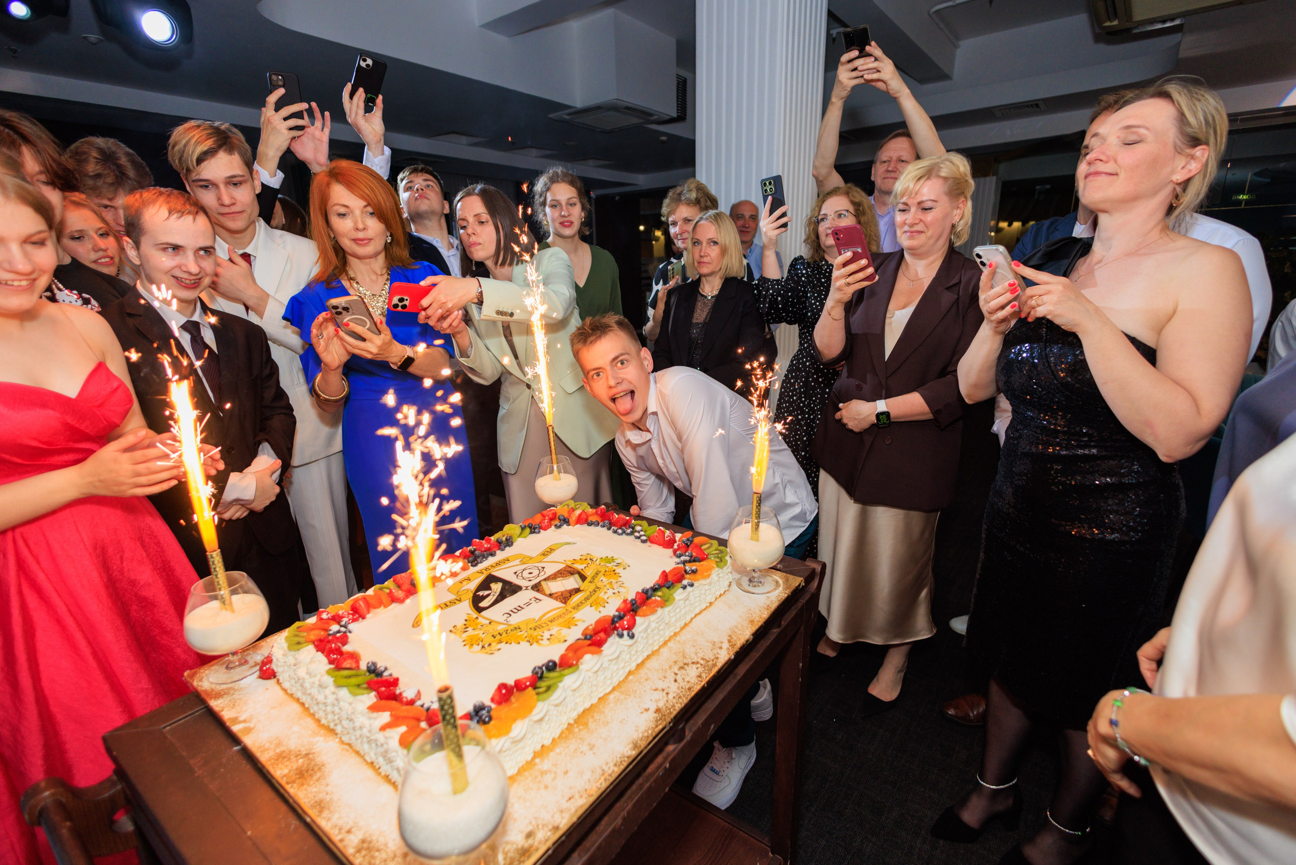 Выпускной лицея 244. Фотограф Александр Заломаев