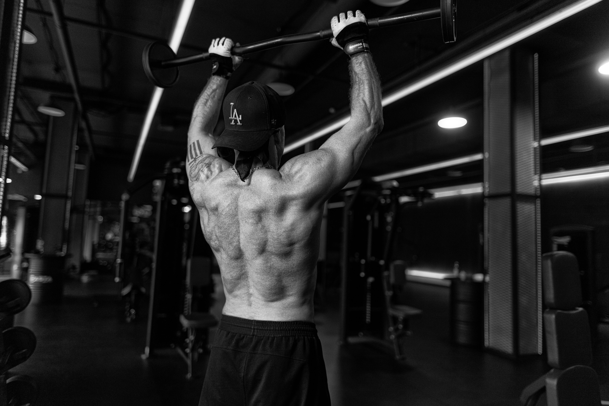 Съемка с Александром в тренажерном зале для контента. Дмитрий Шульгин, портретный фотограф в Воронеже