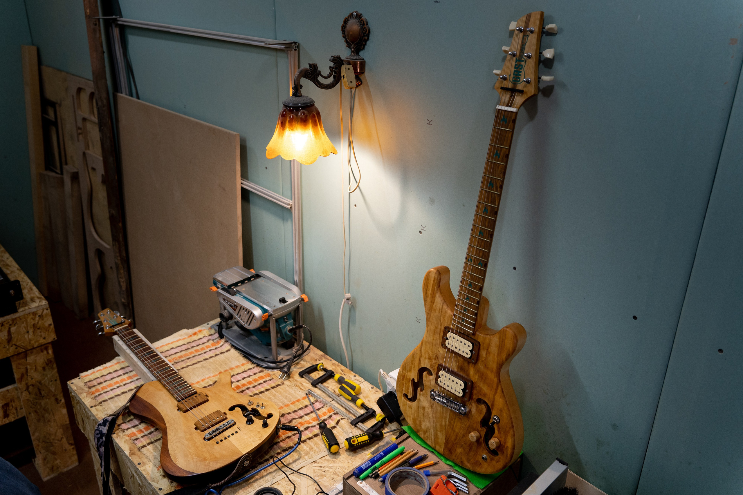 Владимир Иванов. Железнодорожник и гитарный мастер. Репортажный фотограф Наталья Лапцевич