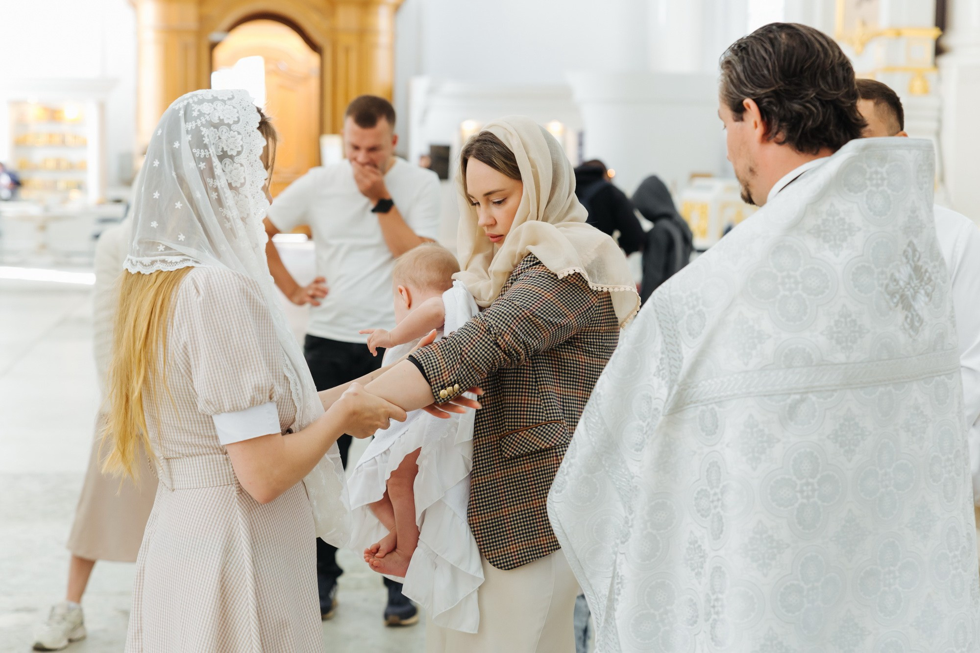 Смольный собор крещение сколько стоит, где провести крещение спб, душевный батюшка смольный собор, цена крестин, где покреститься взрослому