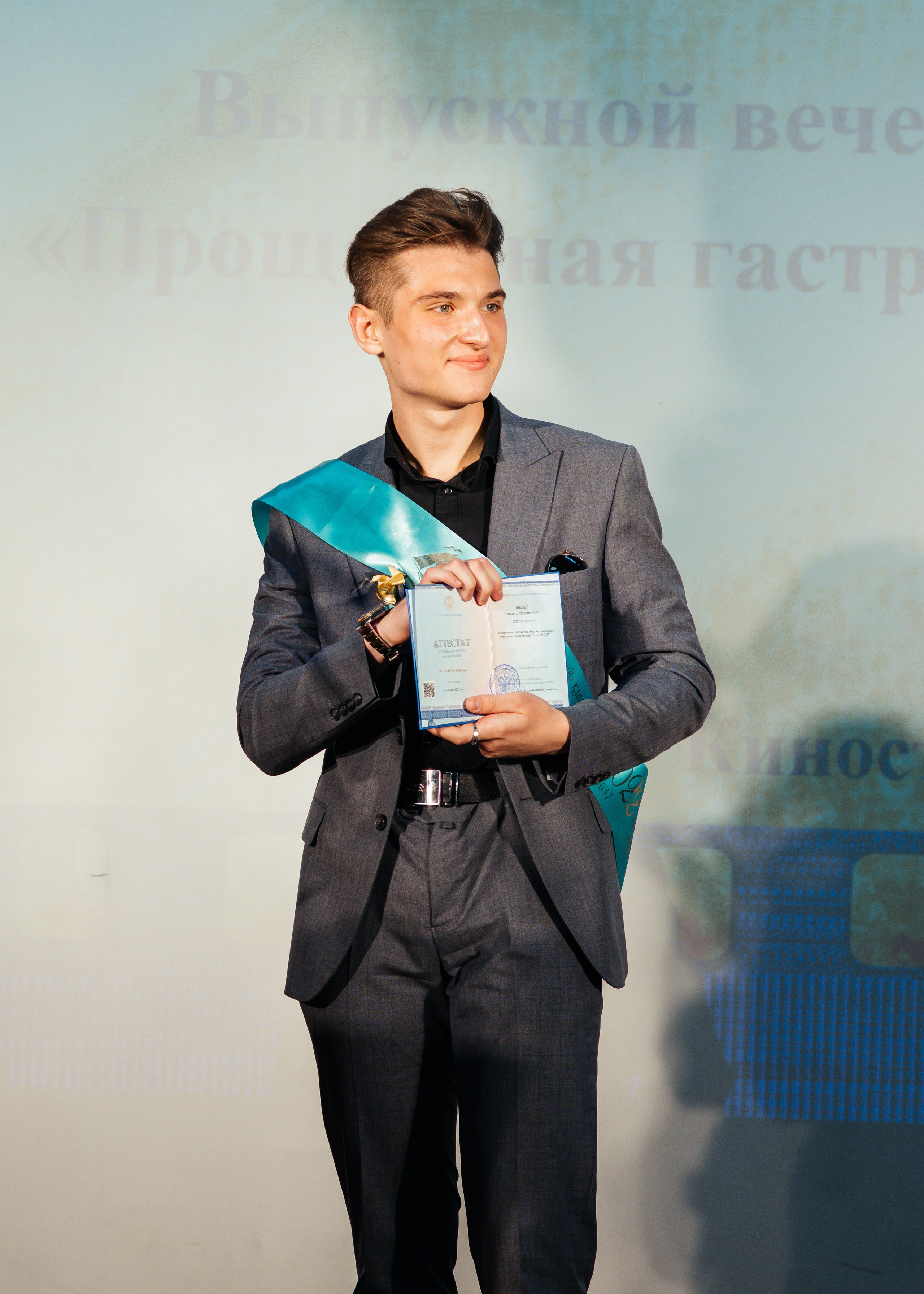 Вручение аттестатов. Выпускные альбомы в Подольске Москве и МО