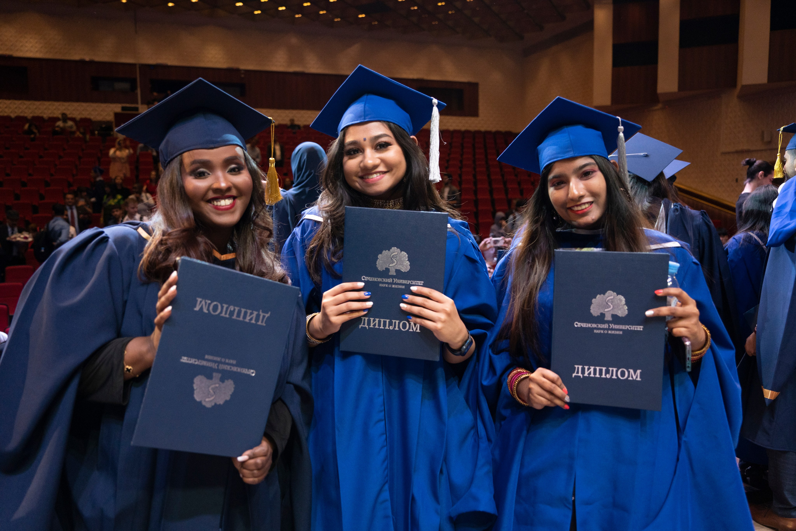 Выпускные. Фотограф-видеограф. Предметные, портретные и репортажные съемки