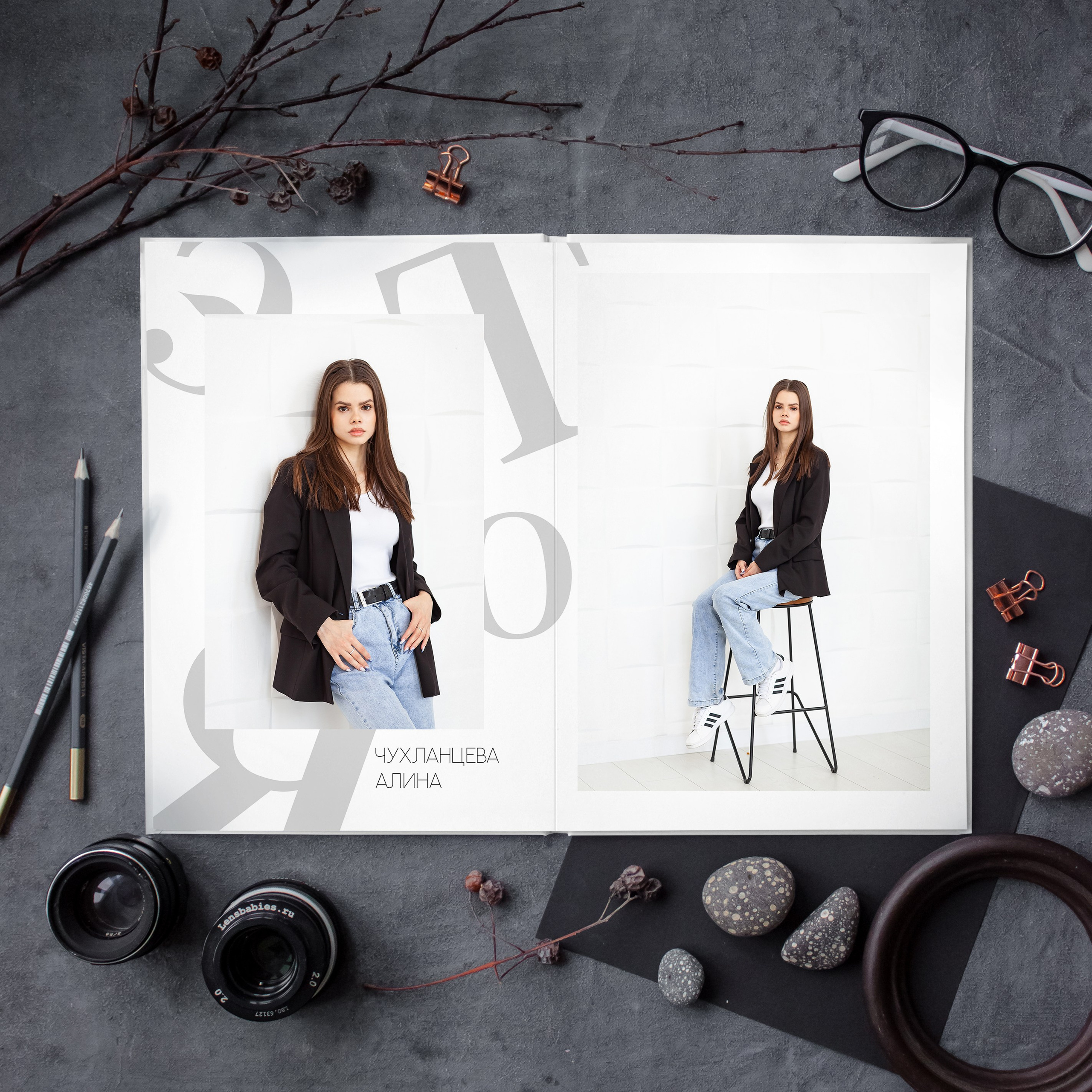 Выпускной альбом для 9-го класса на белом фоне