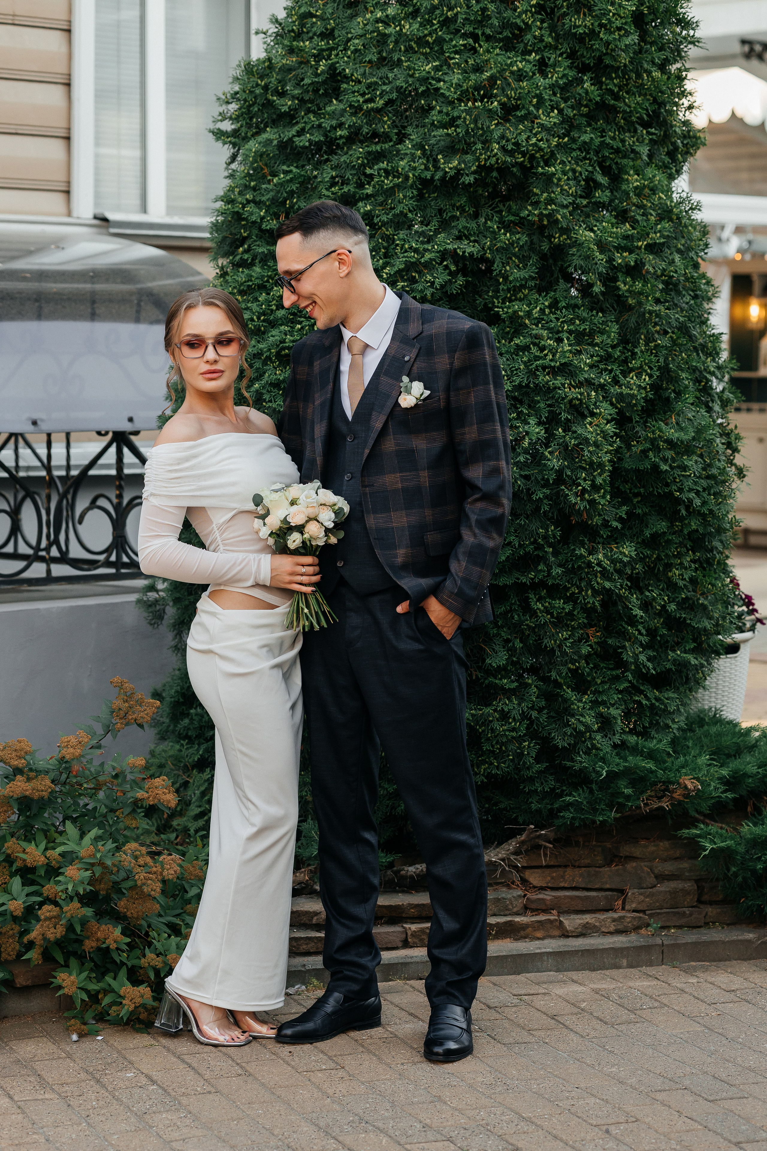 Красивый свадебный ужин в уютном ресторане. Олег Сверчков | Свадебный фотограф Вологда