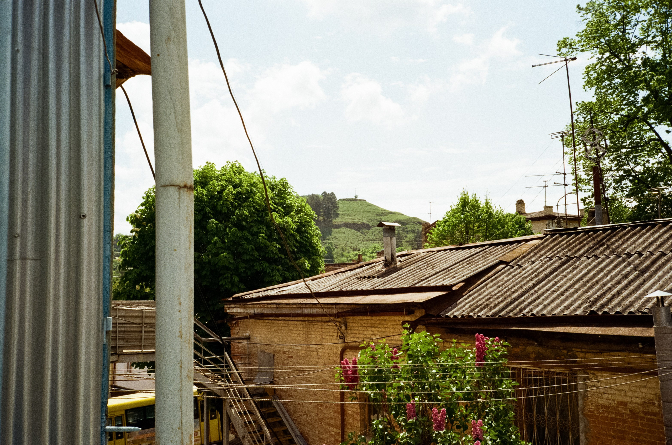 Дворик на Гагарина в Кисловодске. Паркур. Фотограф-документалист Мария Осокина