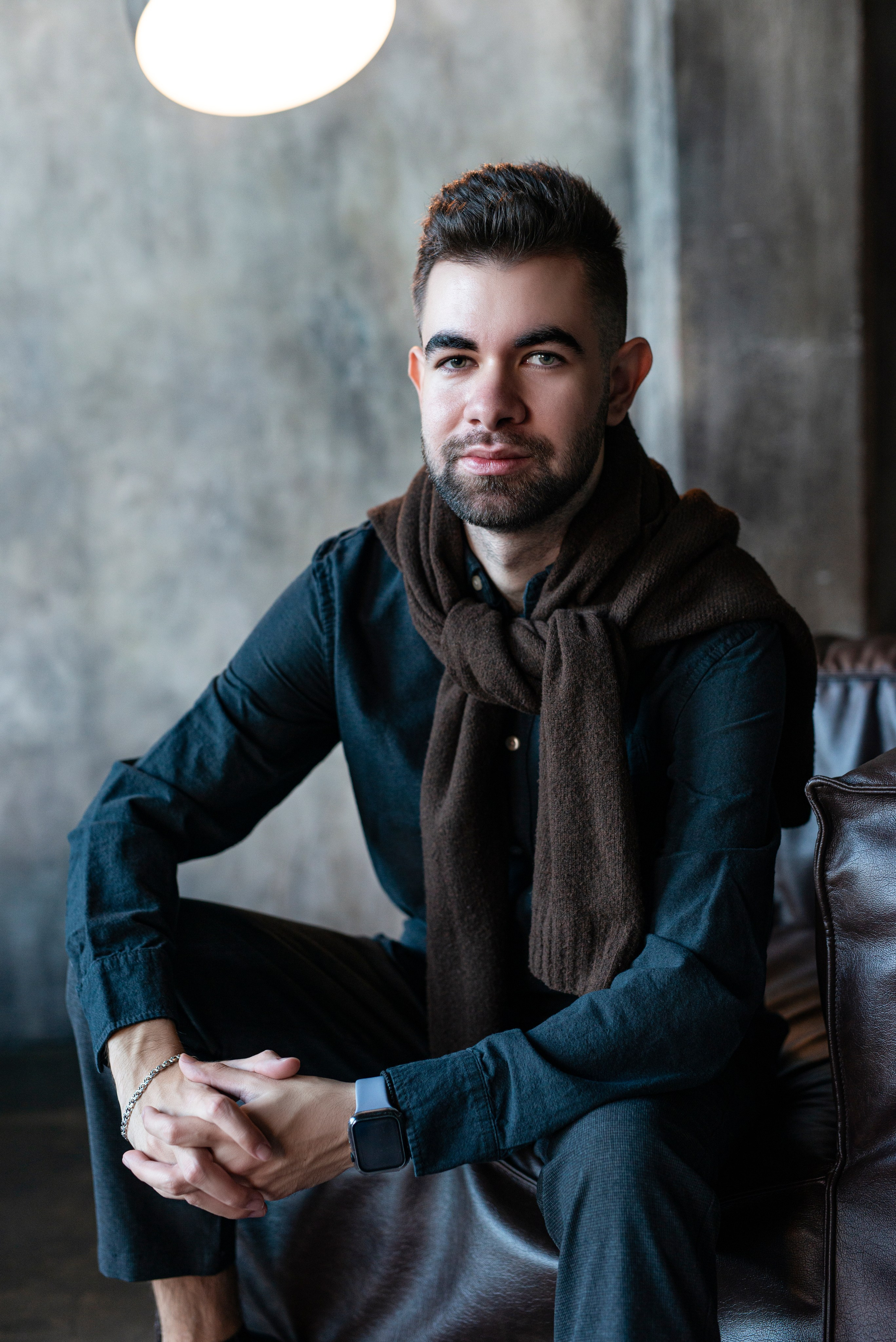 Мужская фотосессия, фотосессия для парня, мужчины, деловая фотосессия, портретная в студии, в Москве. Фото-ВидеоПродакшен для экспертов и брендов