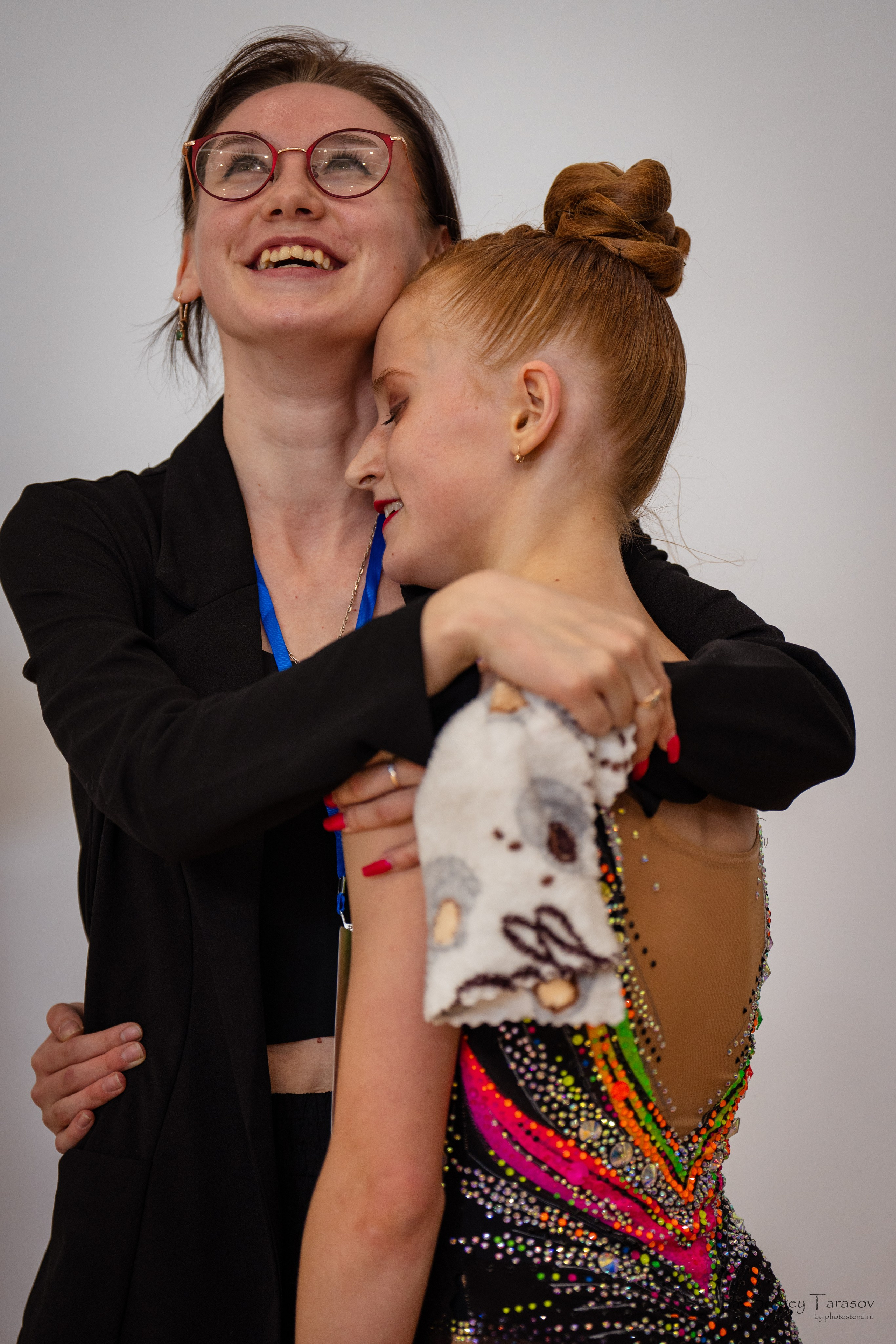 Съёмка с разминочного ковра с соревнований по художественной гимнастике.  