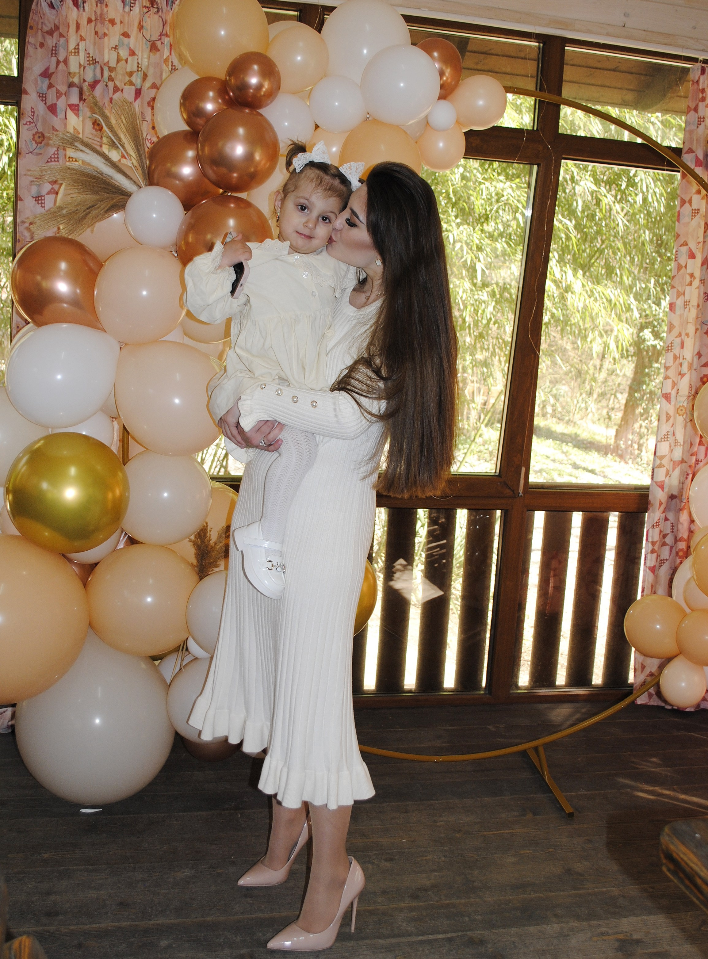 Настя Сьемка в кафе. Фотограф Мария Мусаелян