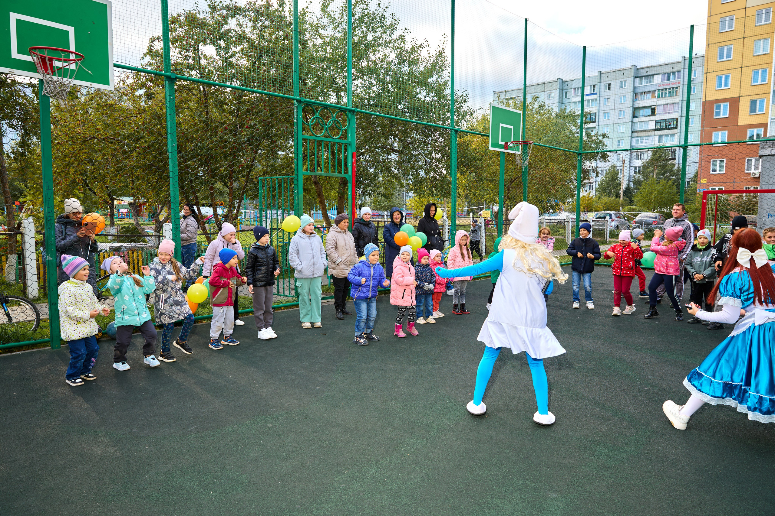 Лето закончилось, но праздник продолжается. День двора