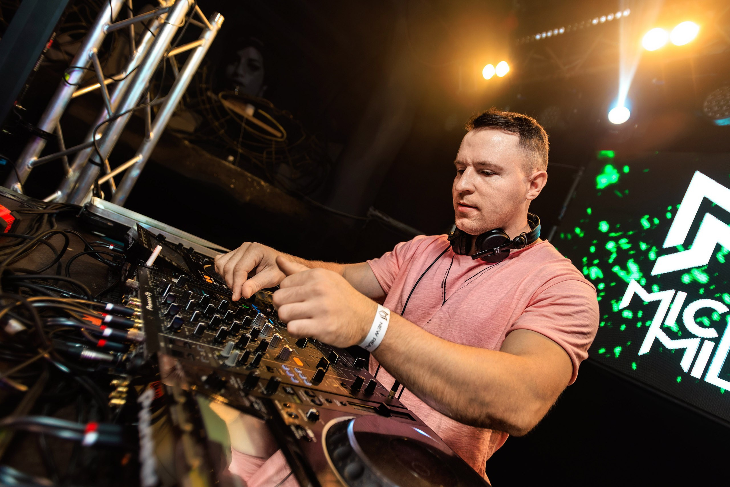 06.09.25 Suanda. Репортажный фотограф Екатеринбург | Яркий, качественный репортаж | Концерты, клубы, репортаж, праздники, корпоративы