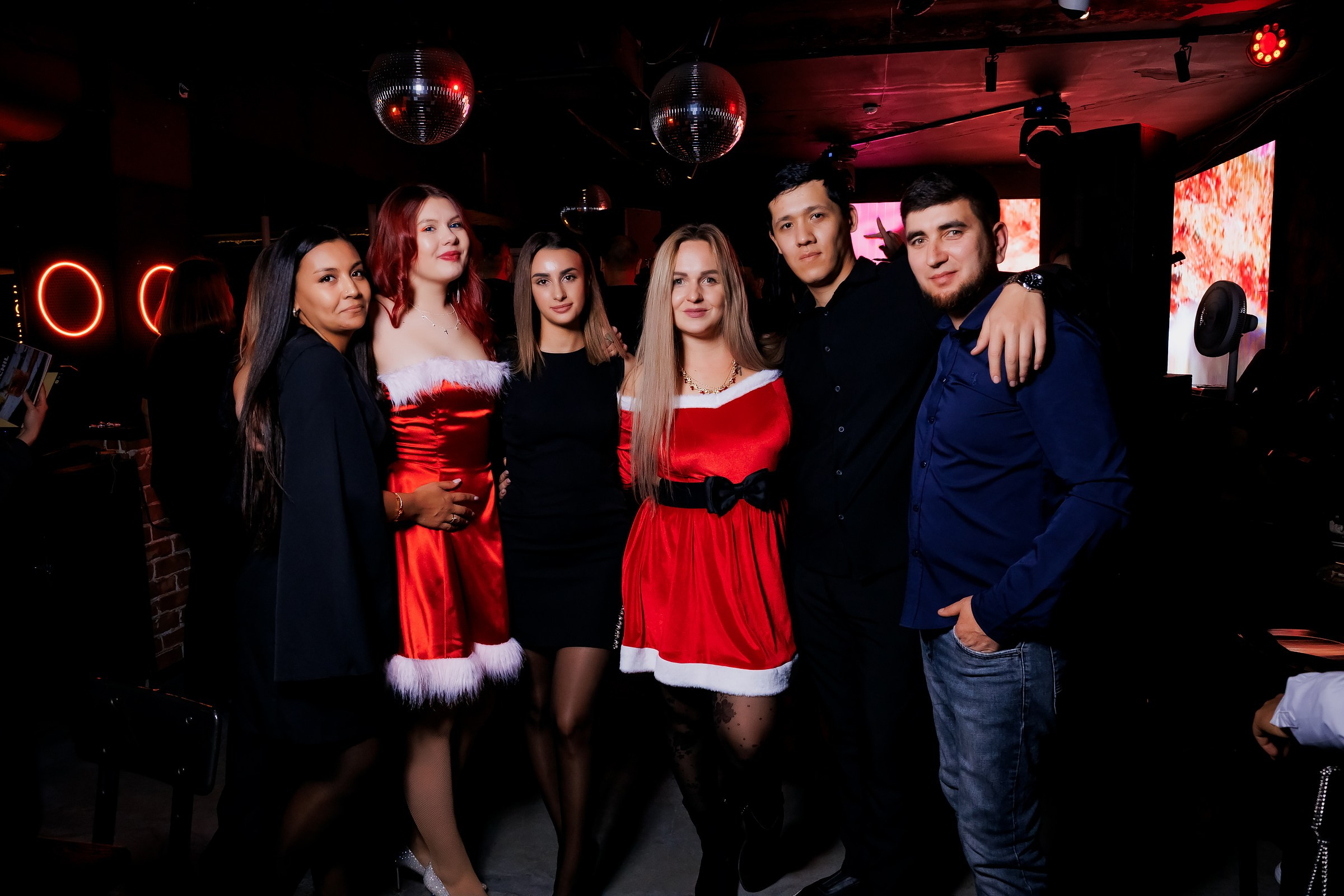 Chechil Pub в ТД Дана-Chechil Розыбакиева. Репортажный фотограф в Алматы Каюпов Сержан