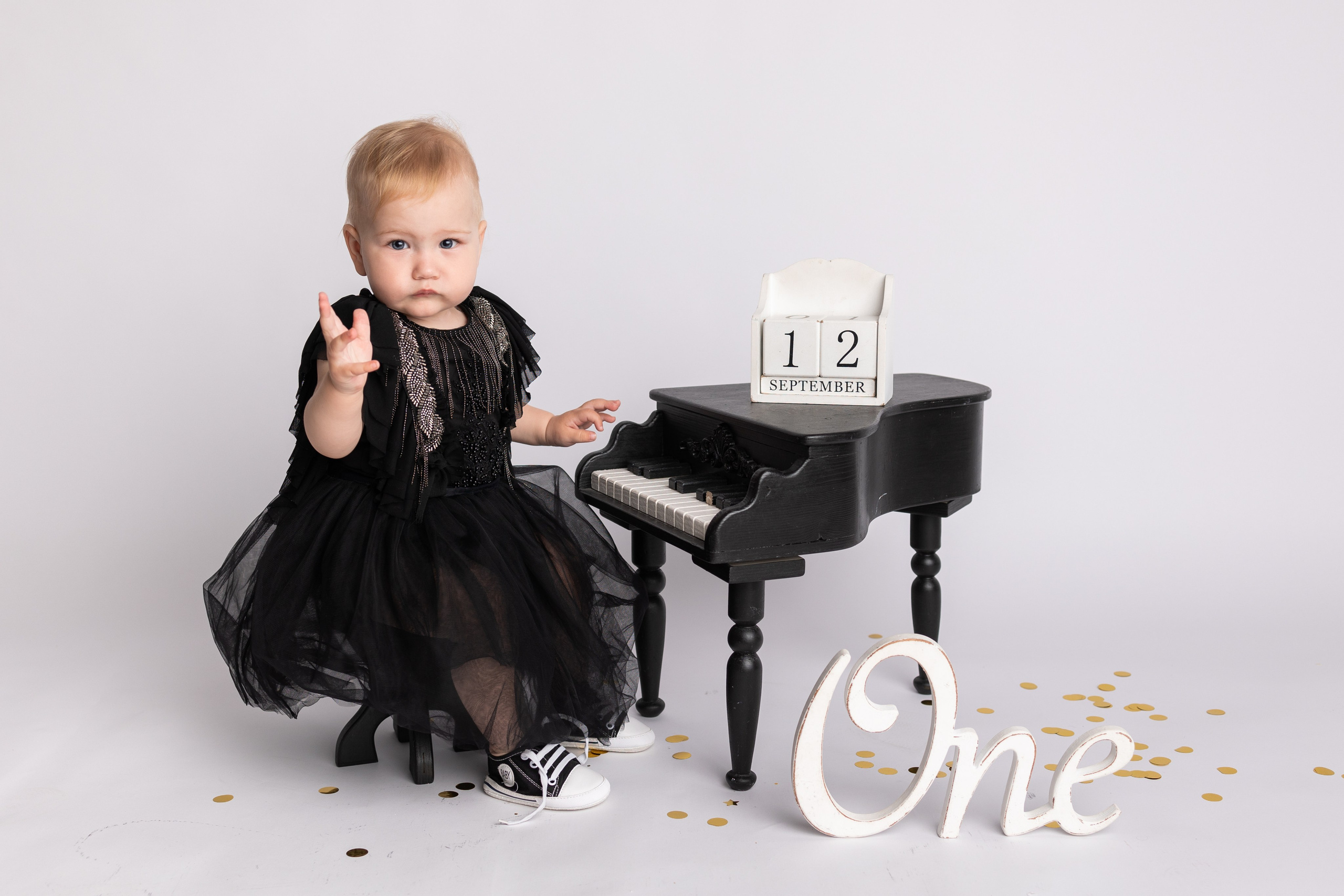 От 9 месяцев  - Фотограф новорожденных: магия детства в каждом снимке. Фотограф новорожденных: волшебные моменты первых дней жизни