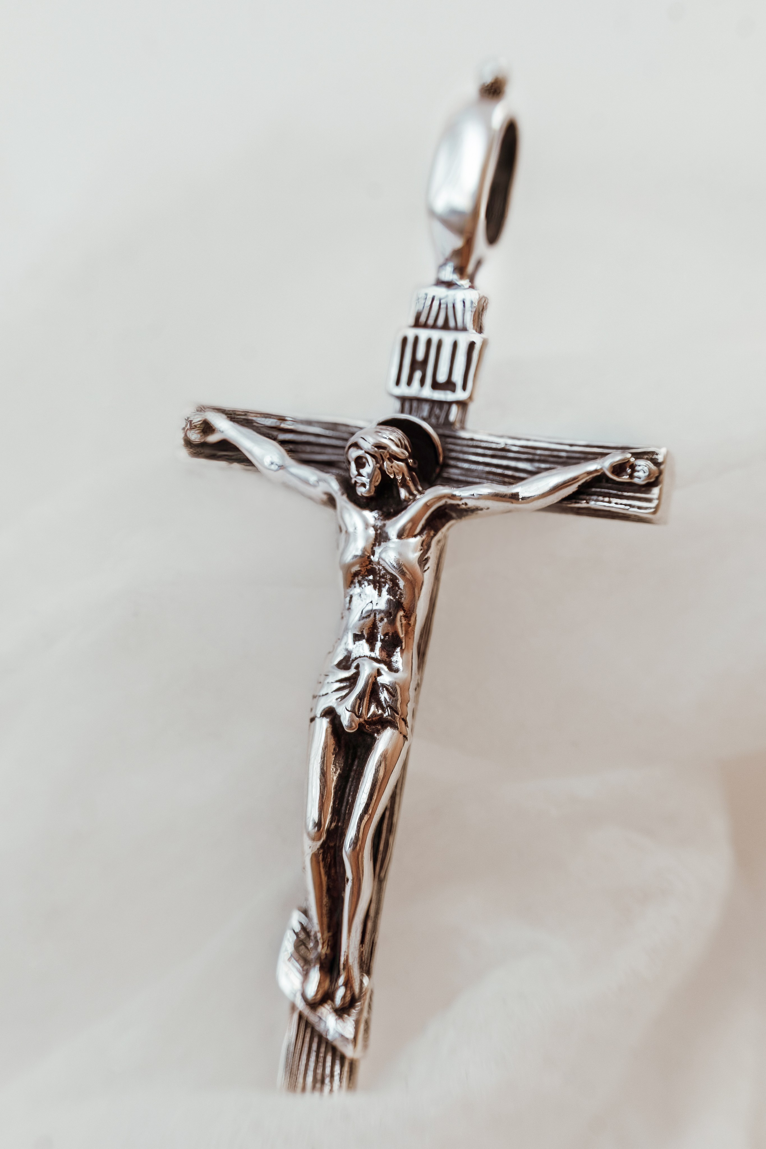 Съемка серебряных украшений в Санкт-Петербурге. Фотосессия для маркетплейсов