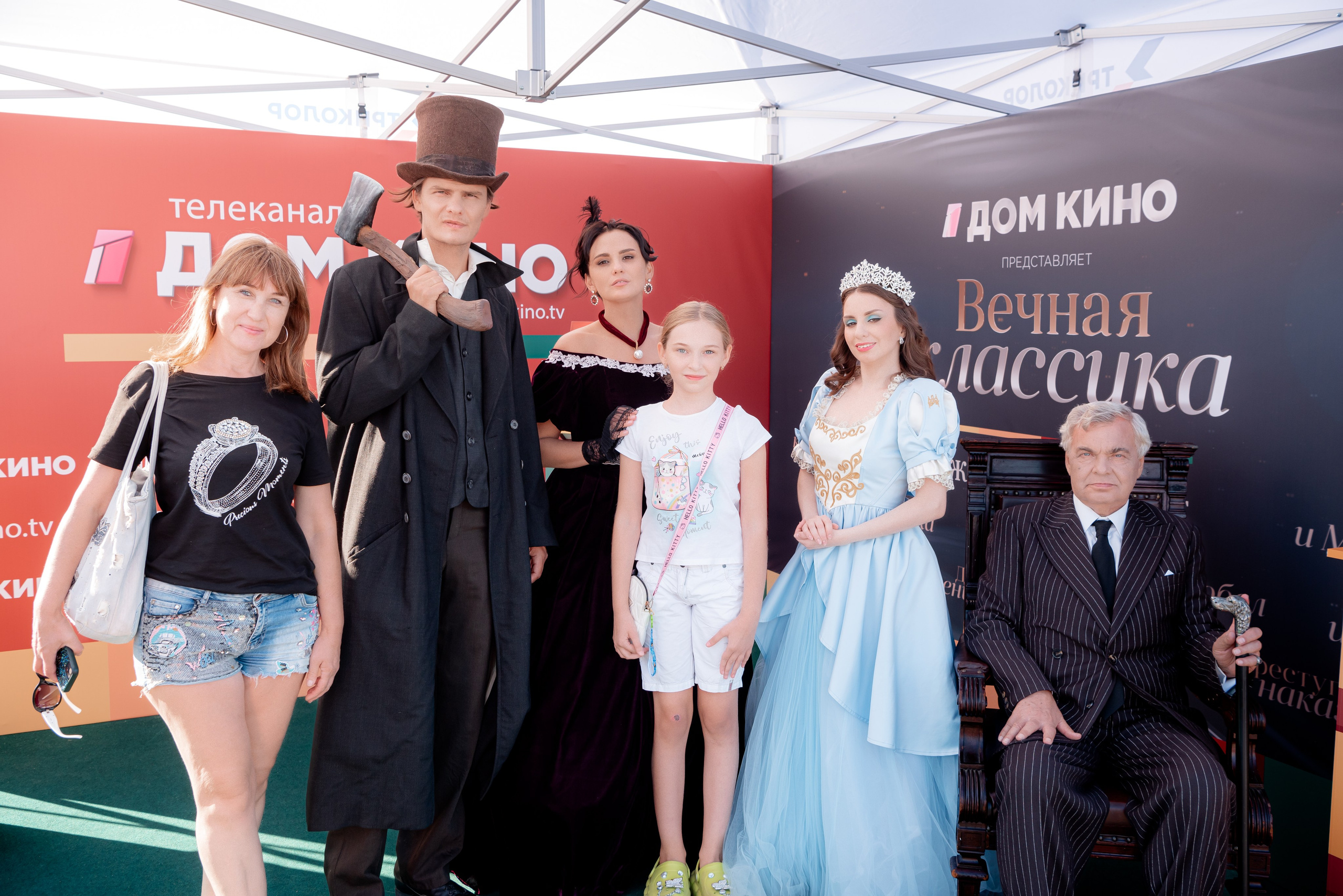 Портретные фото с артистами в палатке Триколор Дом Кинов на день города Волгоград. Фотограф в Волгограде и Волжском Александр Горбань