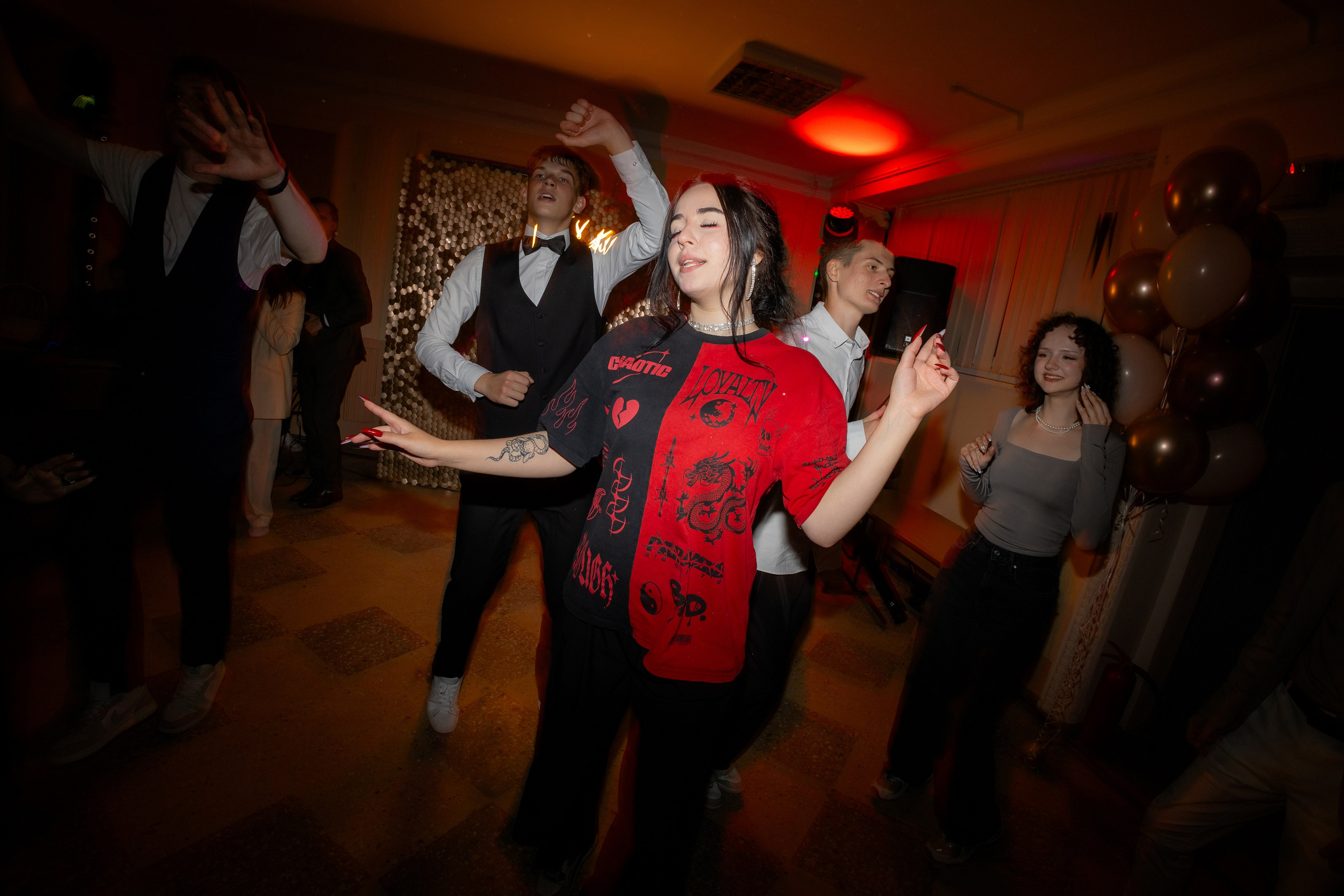 Школьный выпускной 2024 год в Соколе (Минск). Свадебный фотограф в Минске/Беларуси Сергей Спиридонов