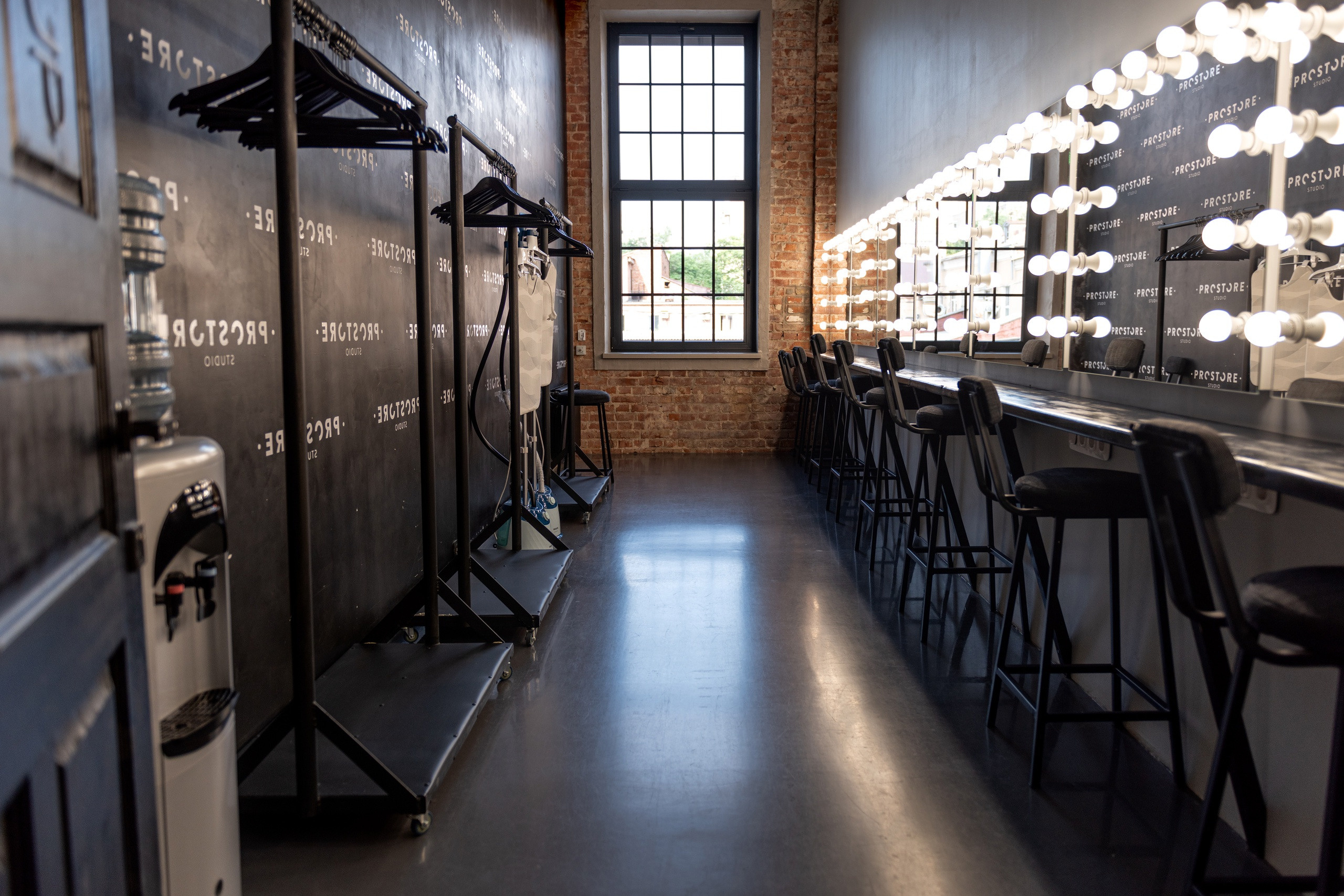 Фотостудии, где снимаем выпускников. Современные Выпускные Альбомы в Ростове-на-Дону