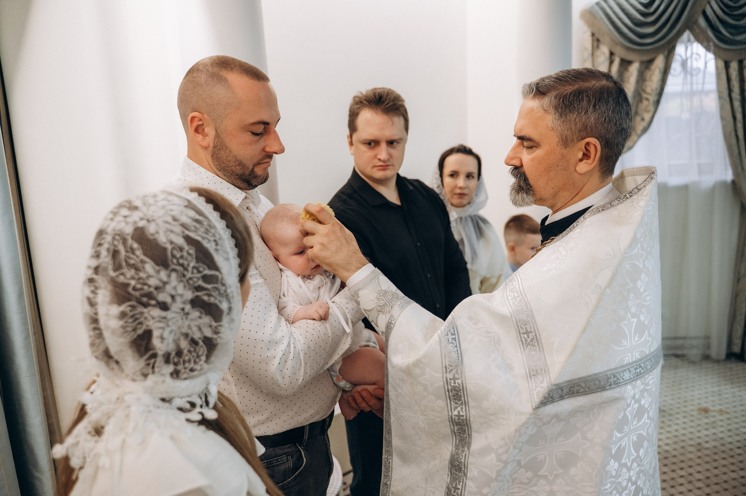 Крещение Тимура (Храм Святой Троицы). Семейный фотограф в Минске Дарья Дреко