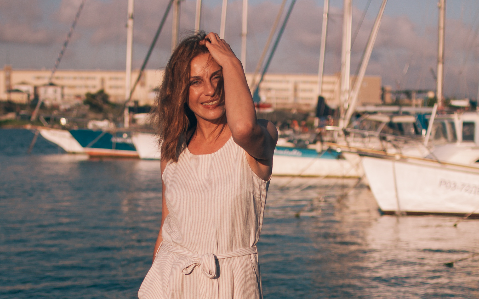 Елена прогулка на яхте. Свадебный семейный женский фотограф в Санкт-Петербурге Ксения Жультэ