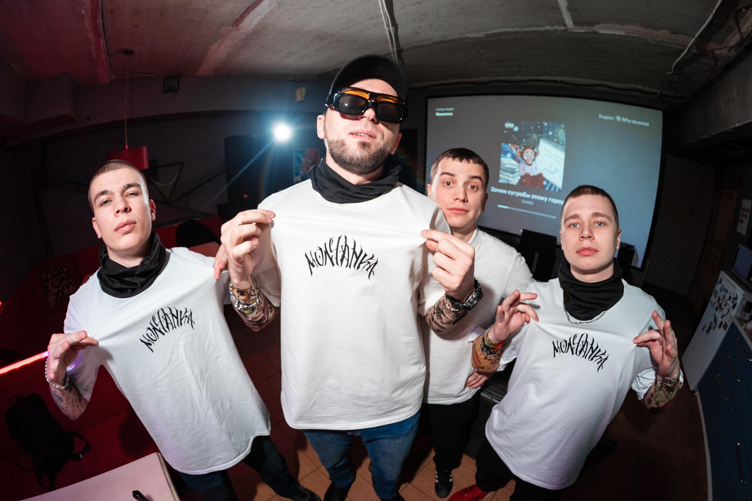 Реклама футболок «Молчанка». Фотограф Тюмень