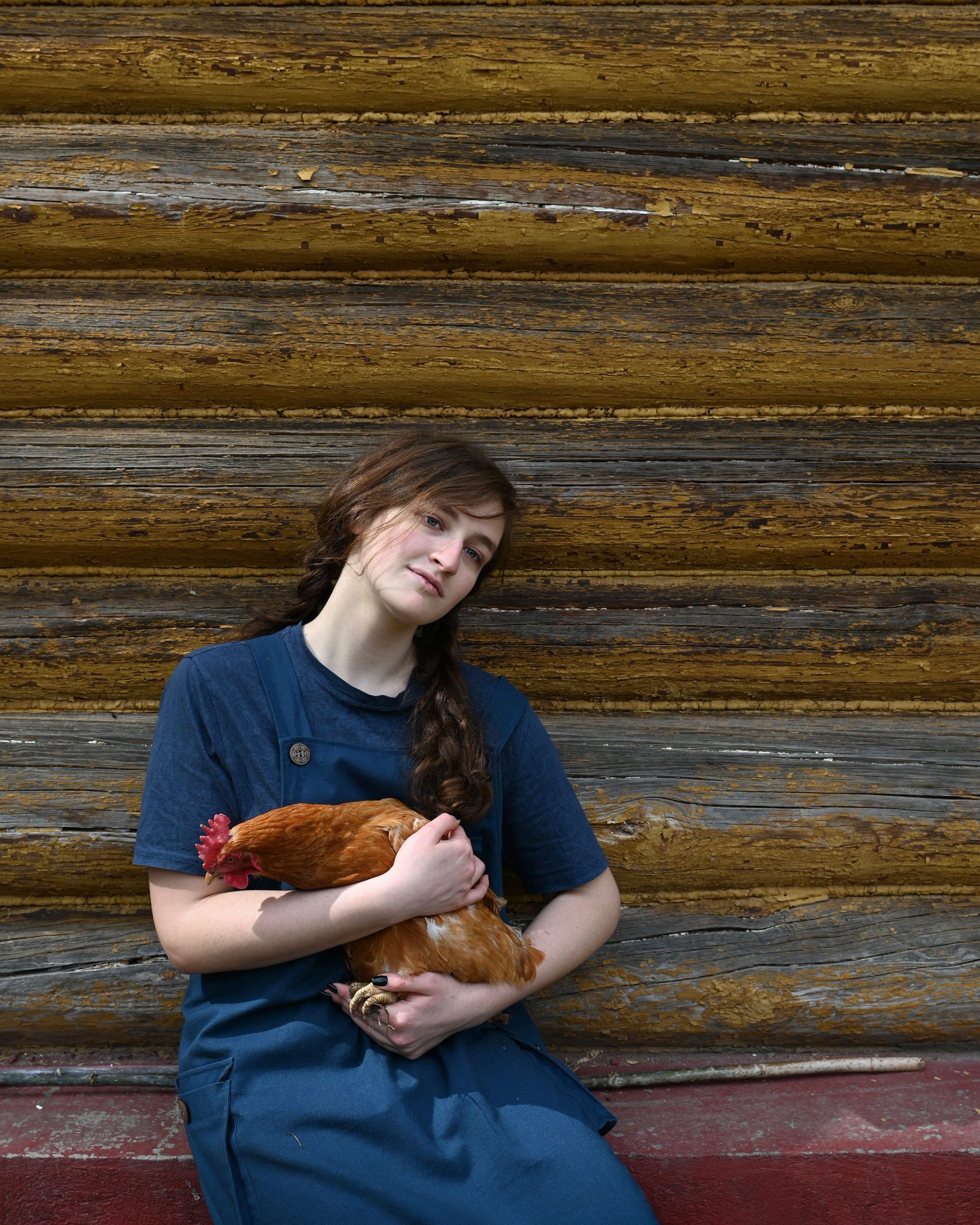 Ловили местных куриц-позировальщиц, козлят и кроликов.