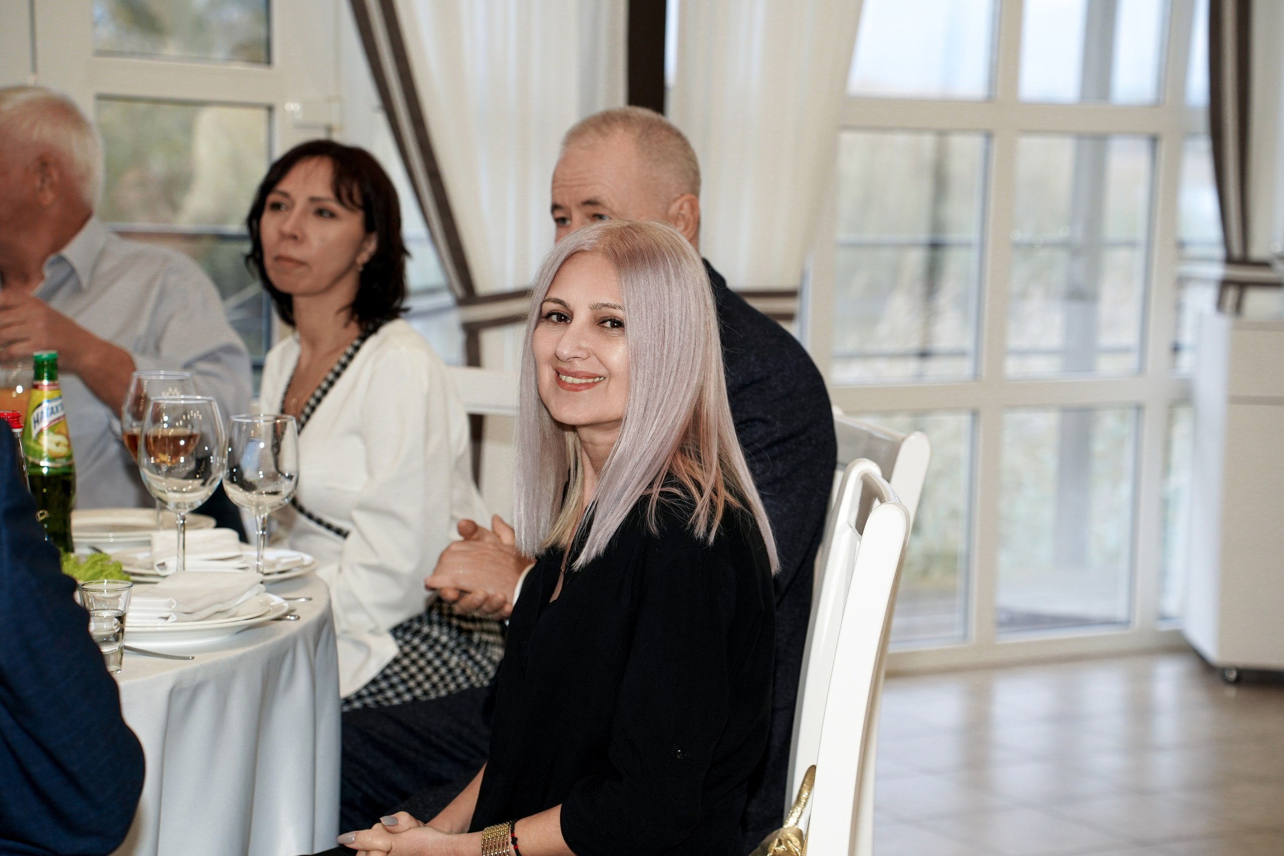 Свадебная фотосессия «4 часа». Отель Резиденция в Ростове-на-Дону. Кадры молодоженов на природе. Фотосессия банкета 1 час. Свадебный фотограф в Ростове-на-Дону. Таинство Крещения и Венчания, семейные фотосессии. Алёна Чёботова