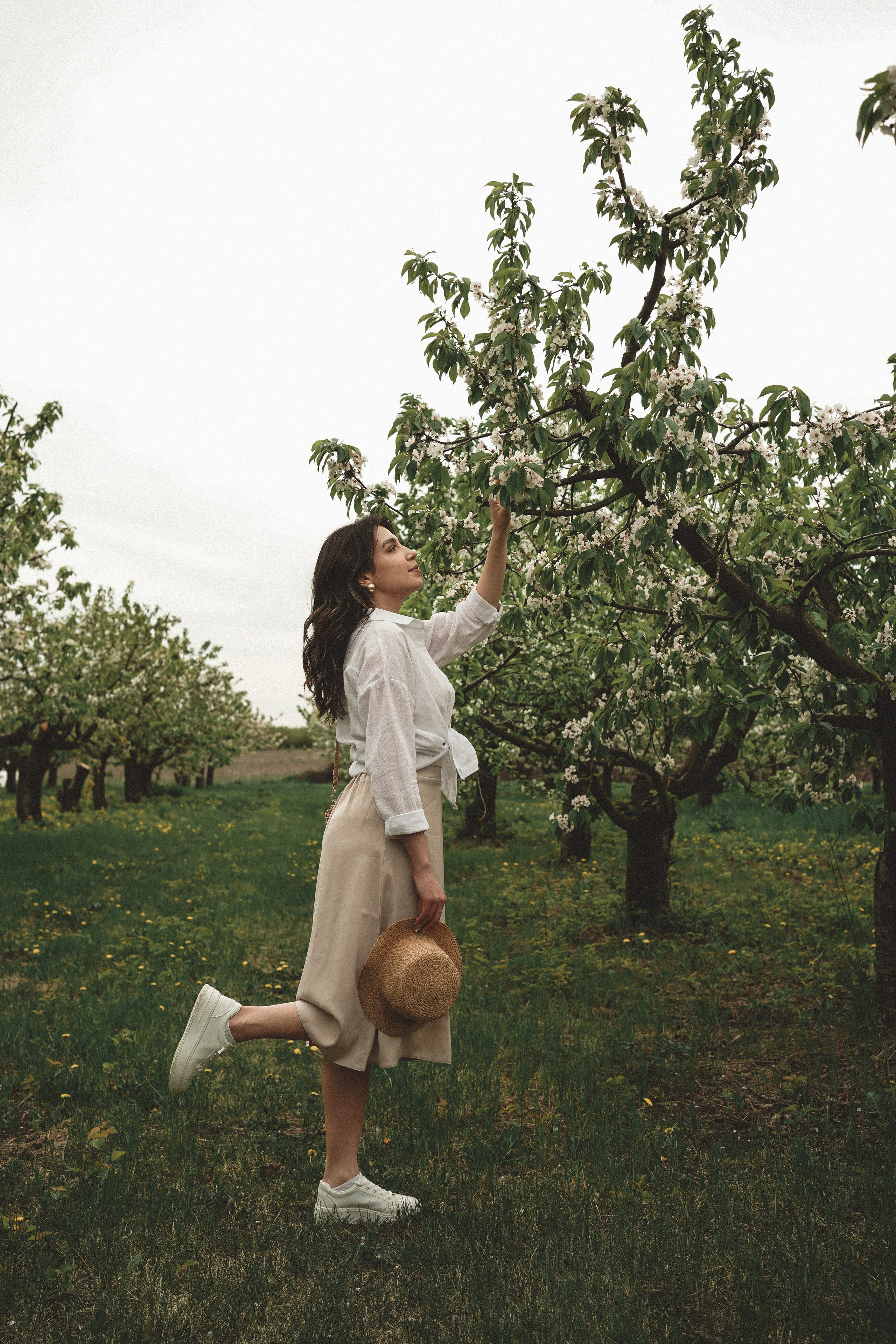 Фотосессия в цветущем саду в пос. Мускатный. Фотограф Ростов-на-Дону. Свадебный фотограф в Ростове-на-Дону. Таинство Крещения и Венчания, семейные фотосессии. Алёна Чёботова