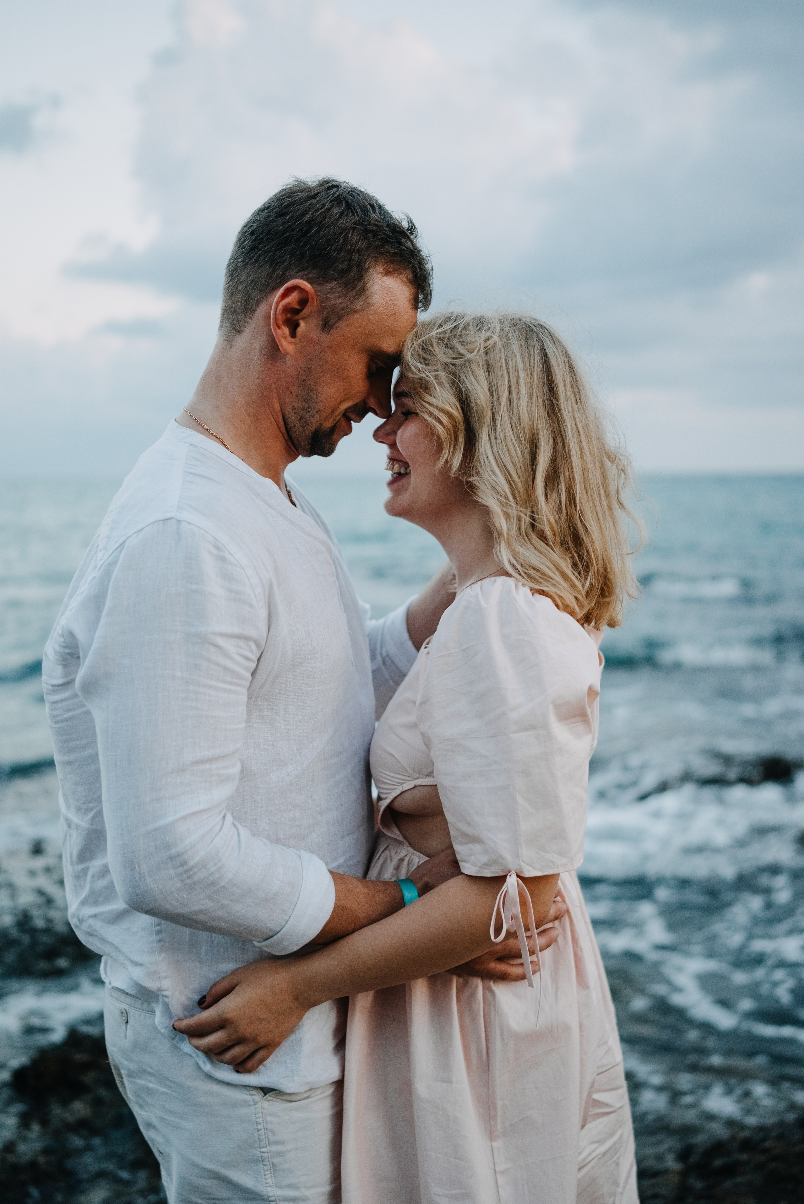 Съемка пары на море. Портретный и свадебный фотограф в Тбилиси • xeniqo