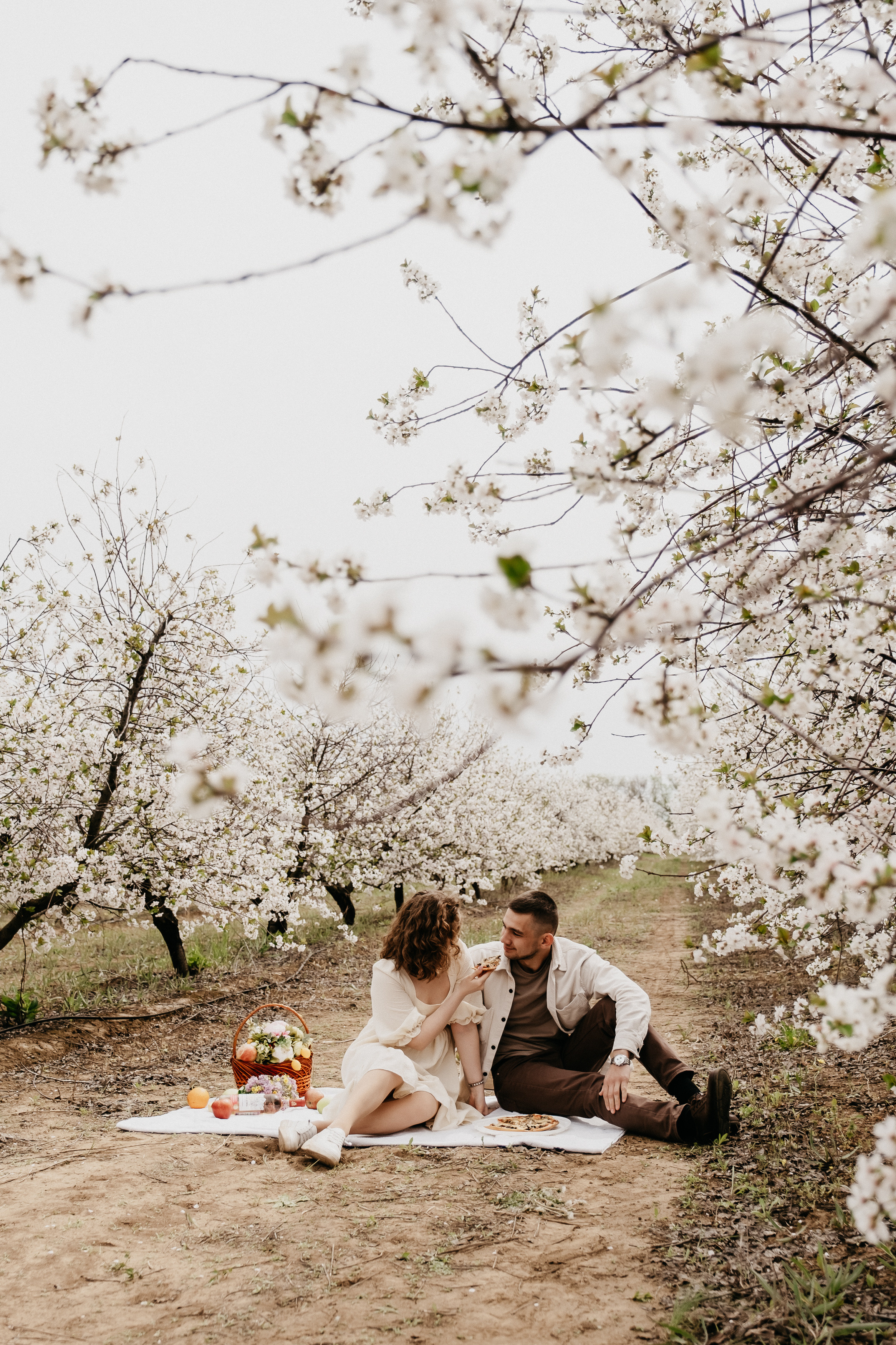 Фотосессия в цветущих садах Волгоград. Свадебный и семейный фотограф в Волгограде Кристина Иванова