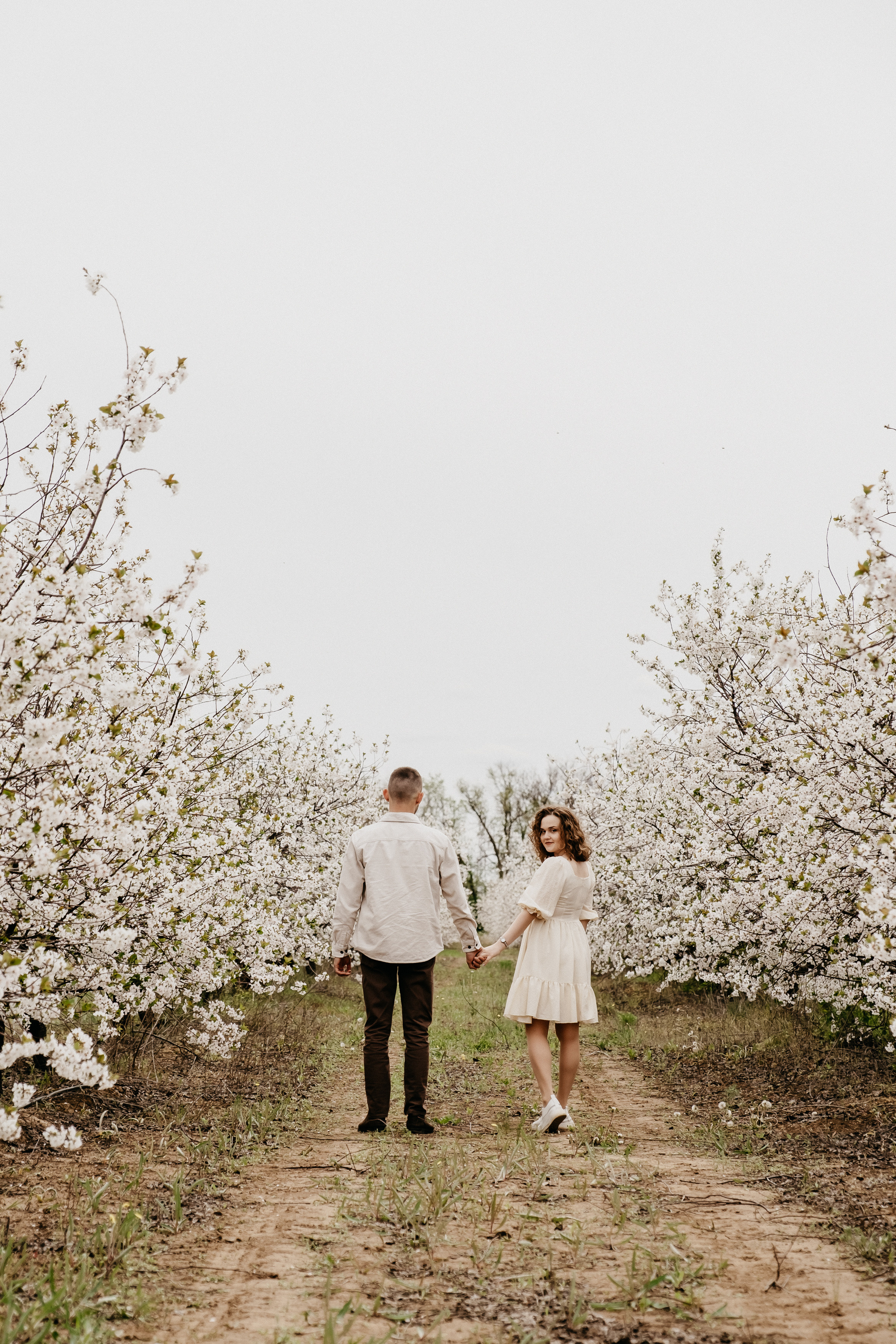 Фотосессия в цветущих садах Волгоград. Свадебный и семейный фотограф в Волгограде Кристина Иванова