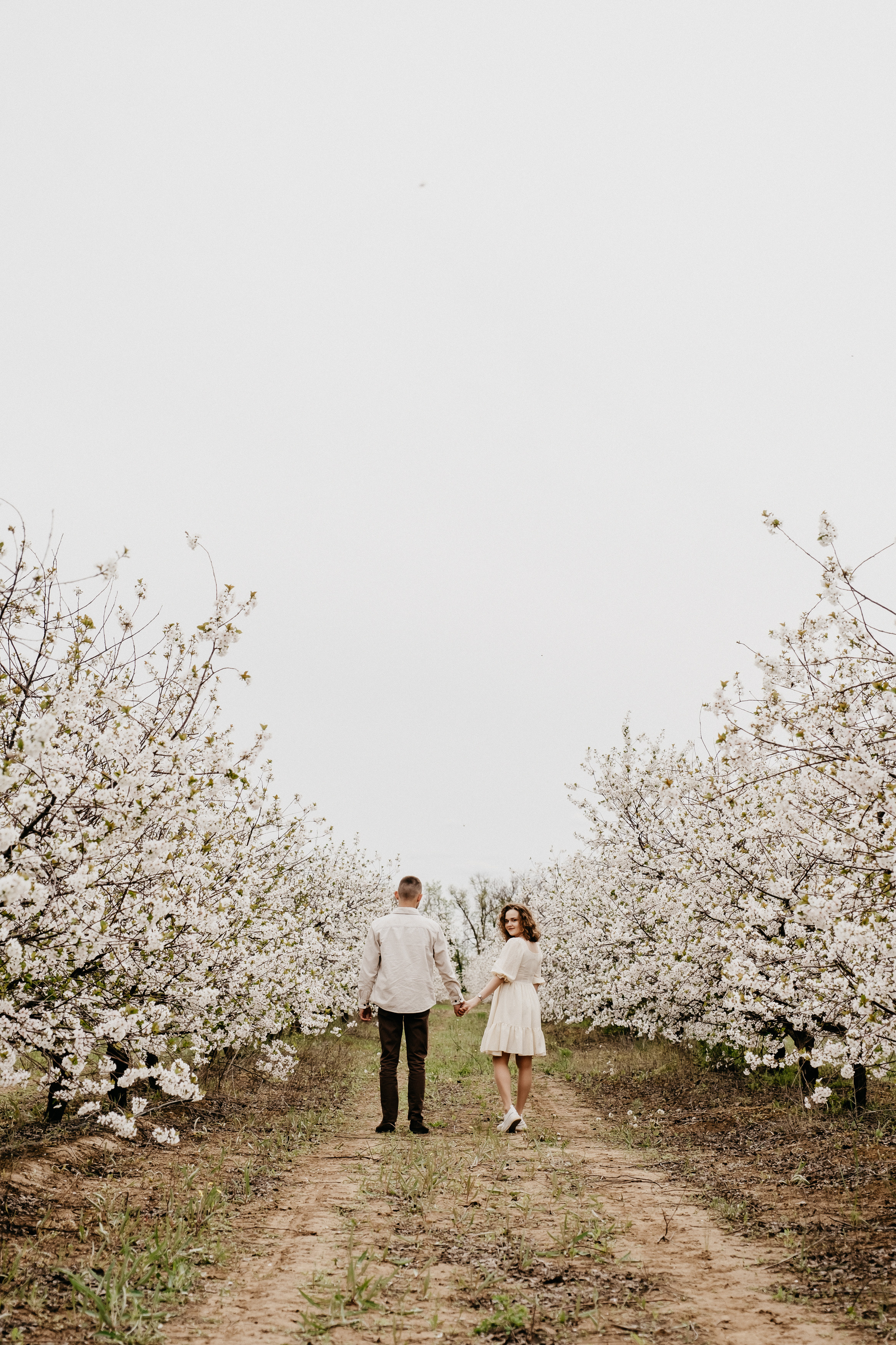 Фотосессия в цветущих садах Волгоград. Свадебный и семейный фотограф в Волгограде Кристина Иванова