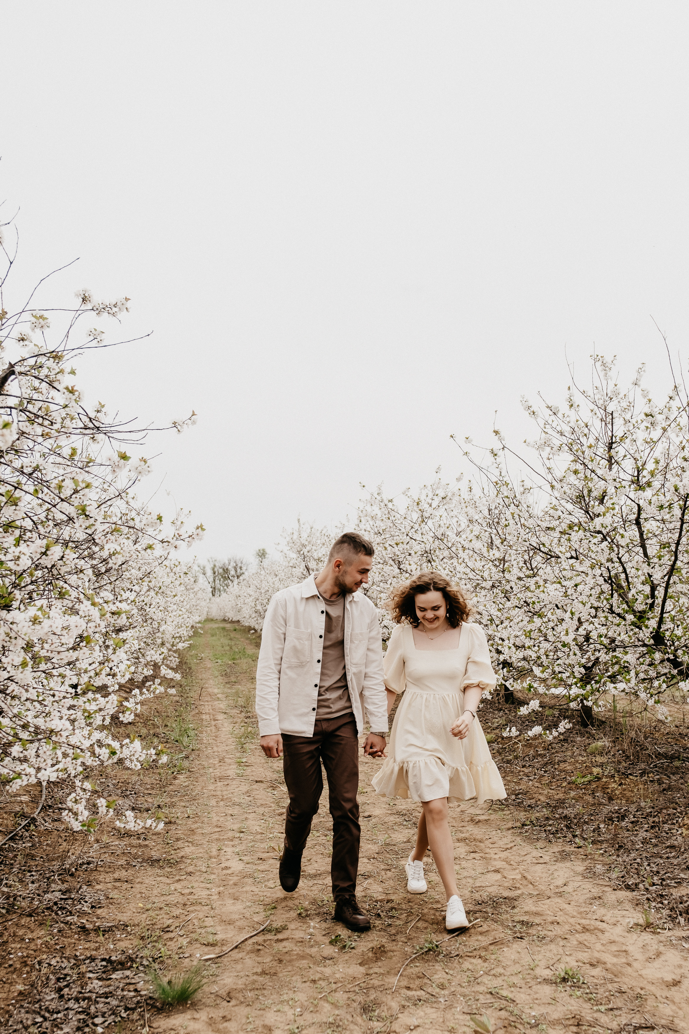 Фотосессия в цветущих садах Волгоград. Свадебный и семейный фотограф в Волгограде Кристина Иванова